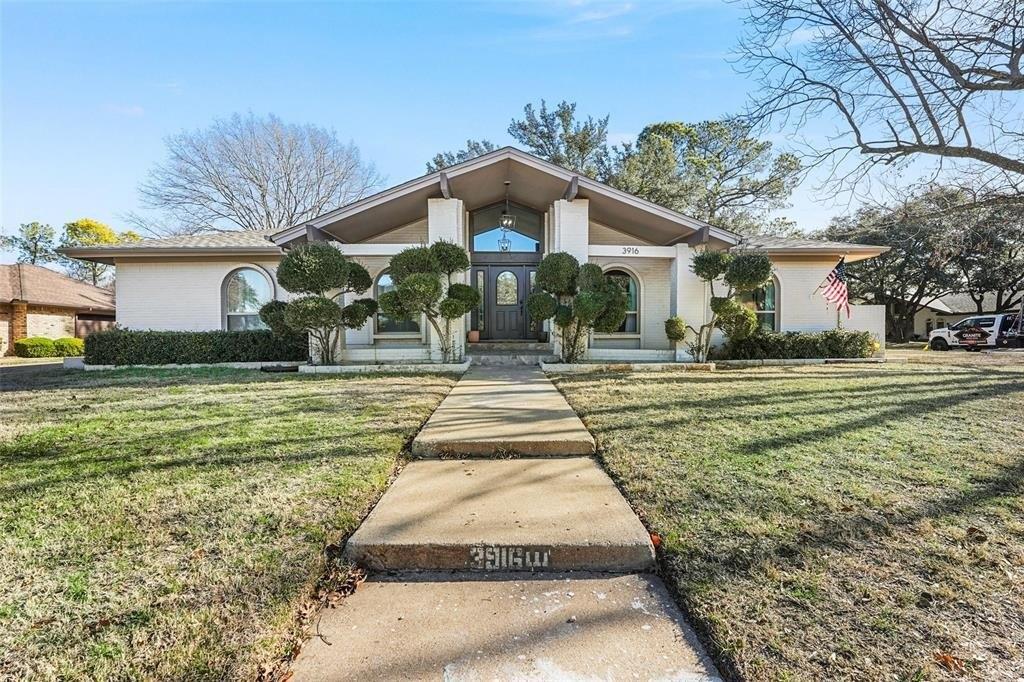 Diamond Loch W, North Richland Hills, TX 76180