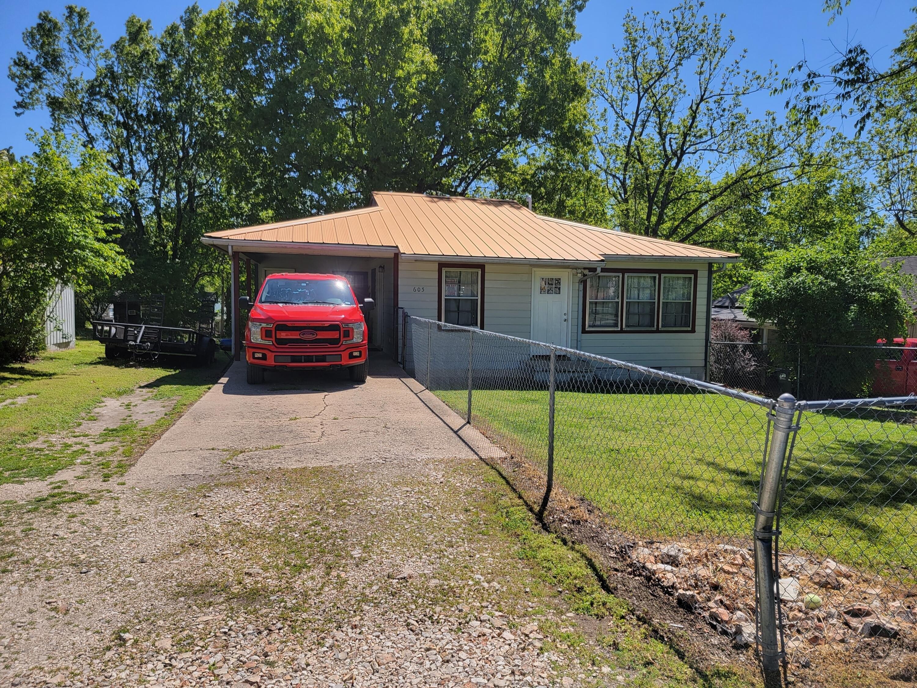 S Locust St, Harrison, AR 72601