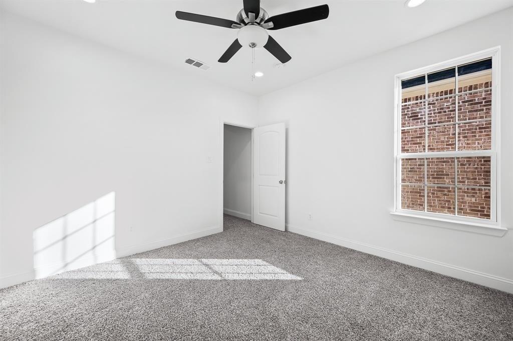 Prestwick Ln, Ennis, TX 75119