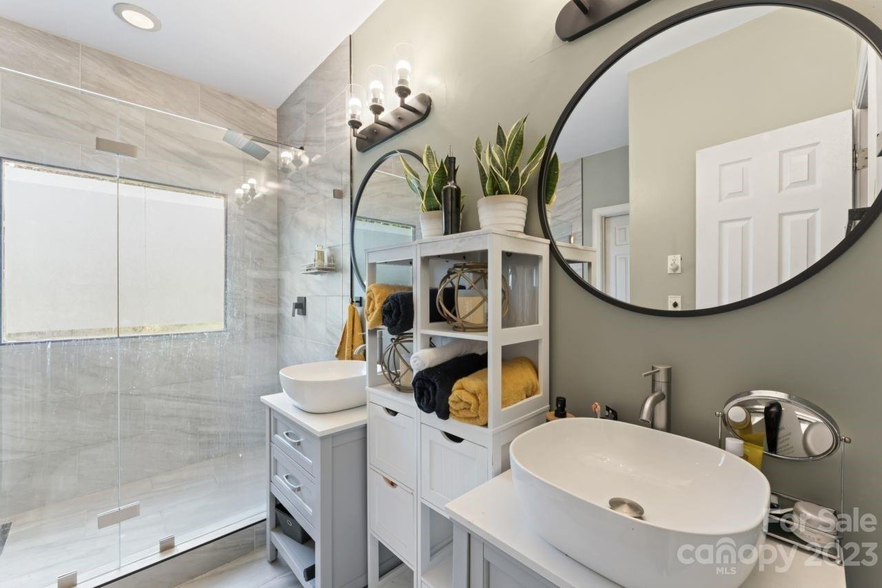 Foxbriar Trl, Charlotte, NC 28269