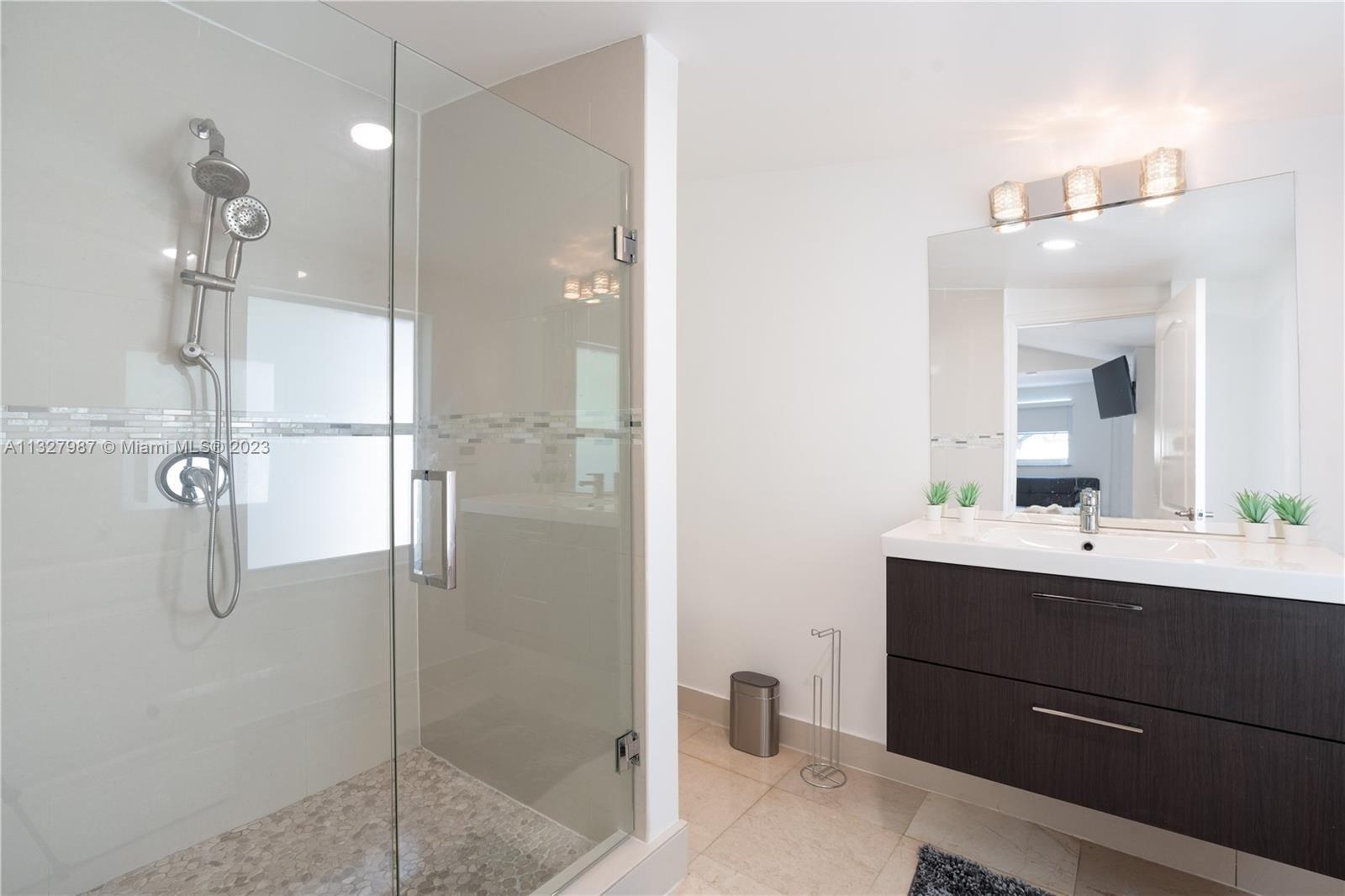 Ne 19th Ave, North Miami Beach, FL 33162