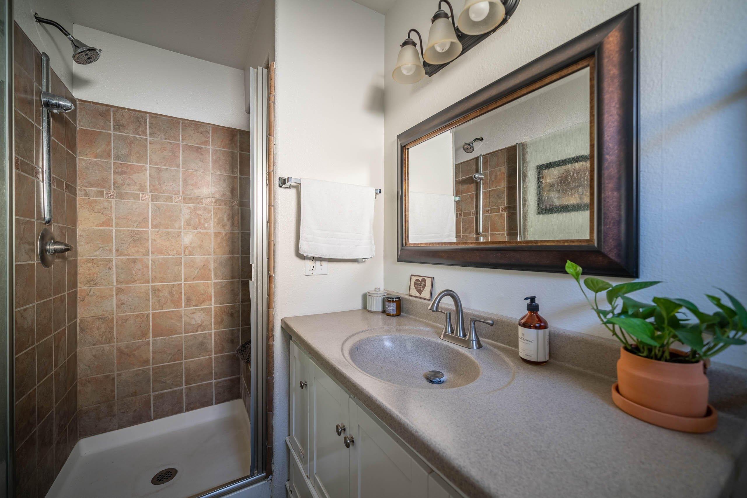 W Seeger Ave, Visalia, CA 93277