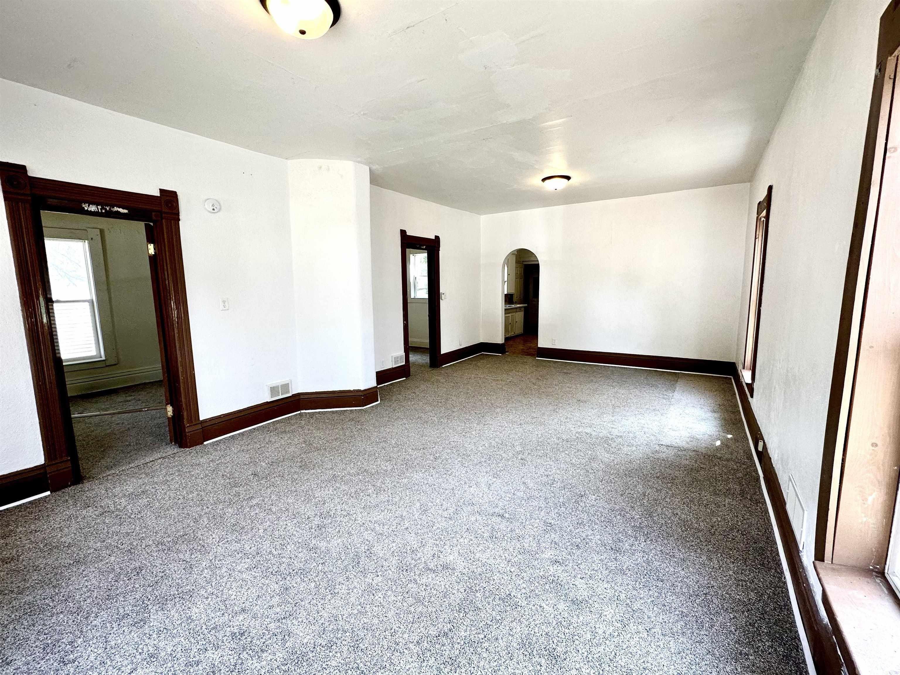 W 1st St, Waterloo, IA 50701
