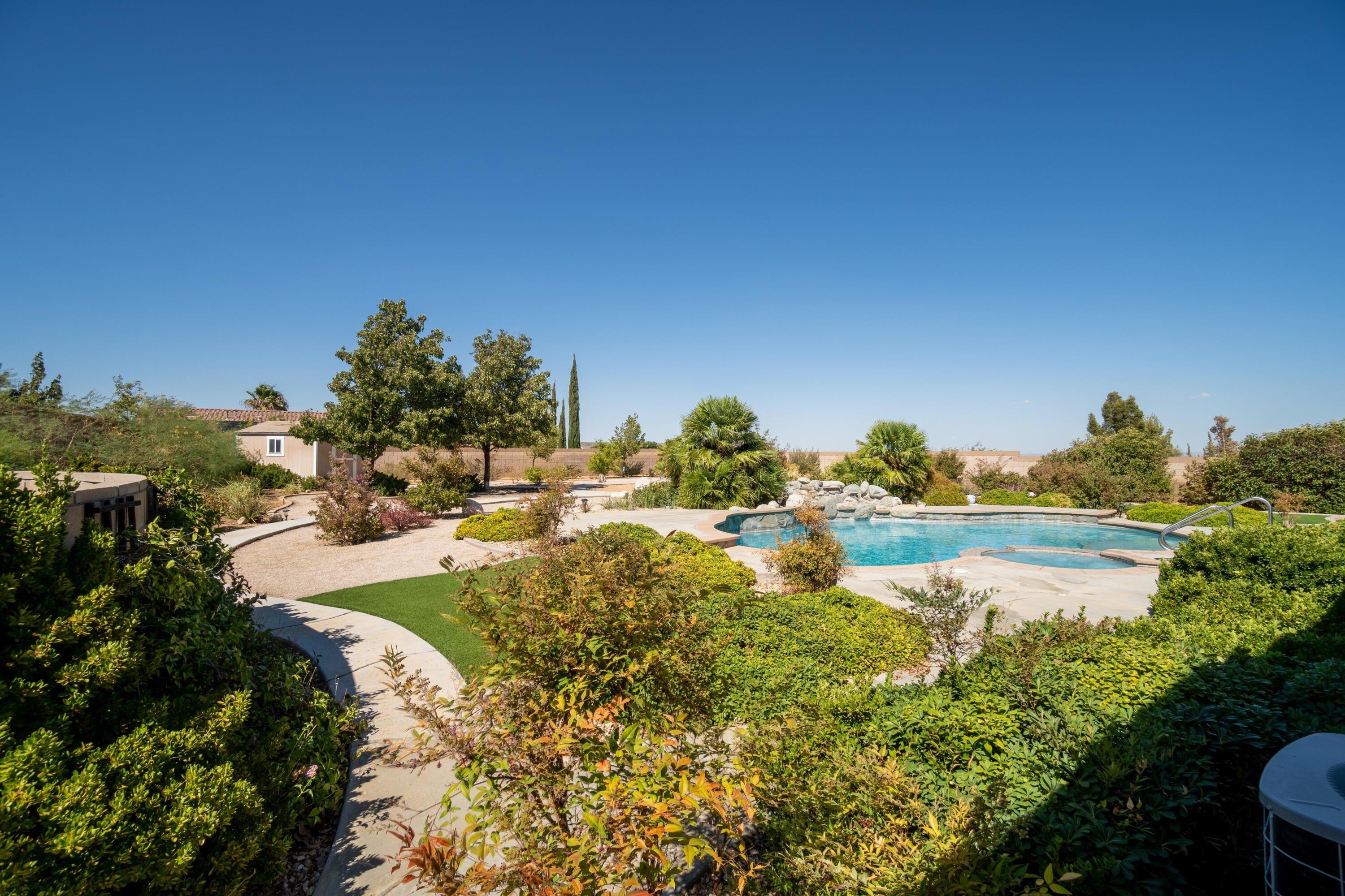Bobbie Ave, Palmdale, CA 93551