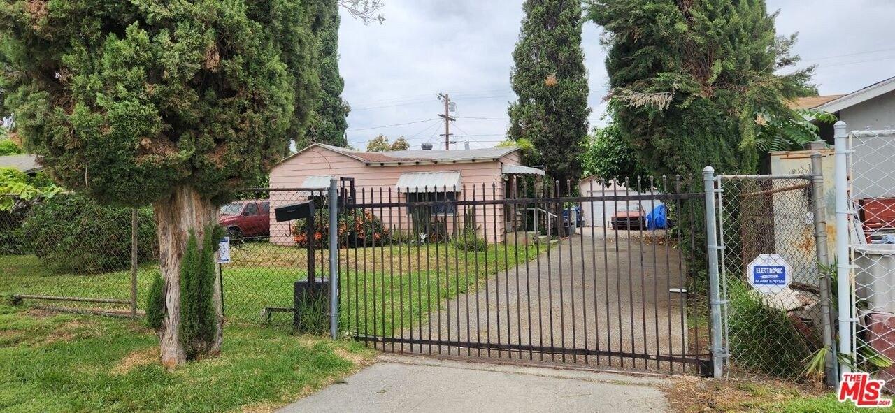 Cohasset St, Van Nuys, CA 91405