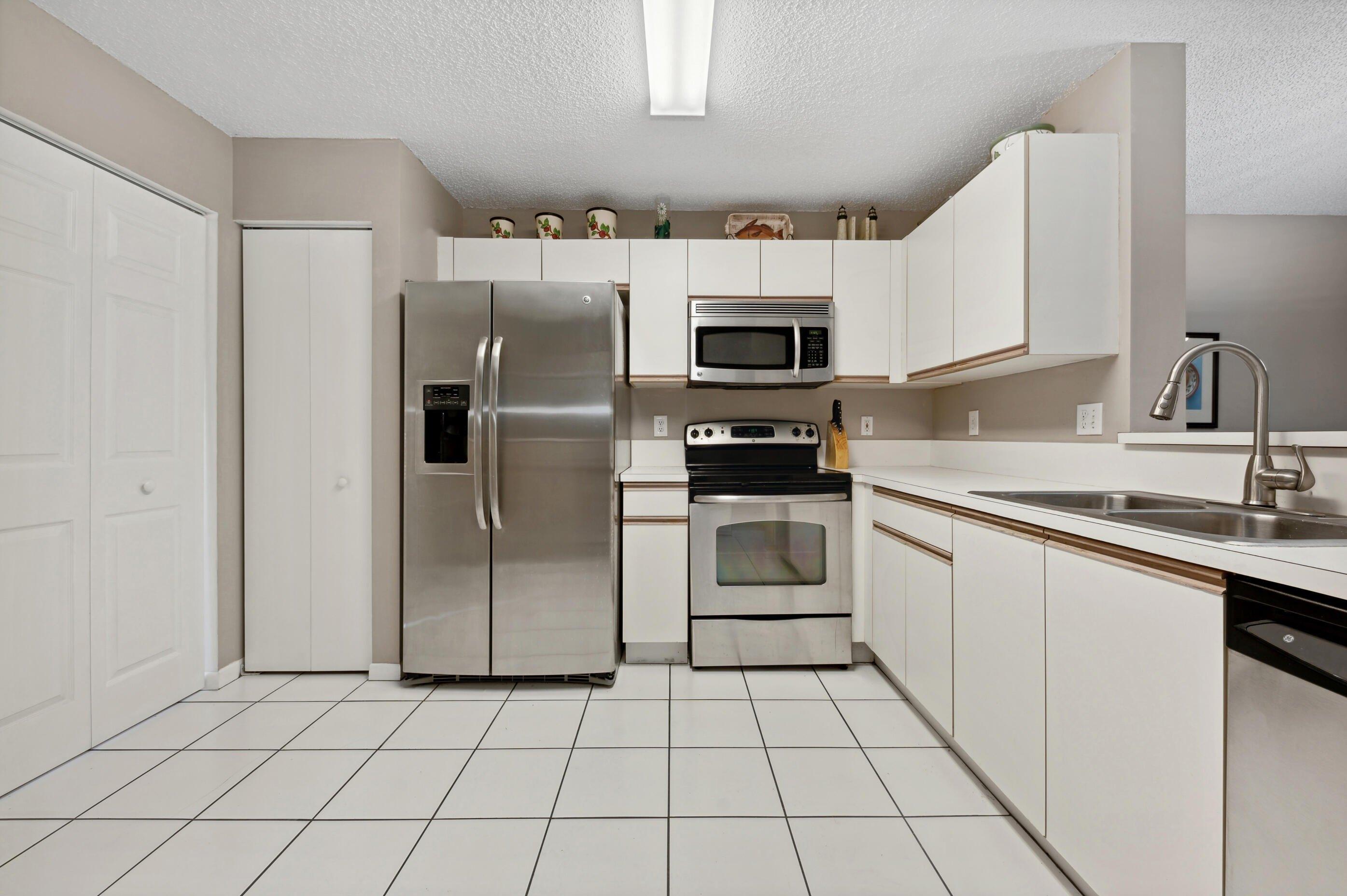Kamena Cir, Boynton Beach, FL 33436