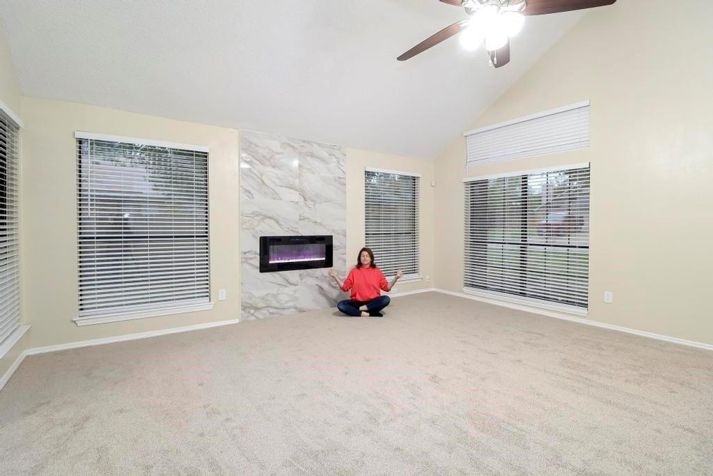 Topaz Dr, Arlington, TX 76001