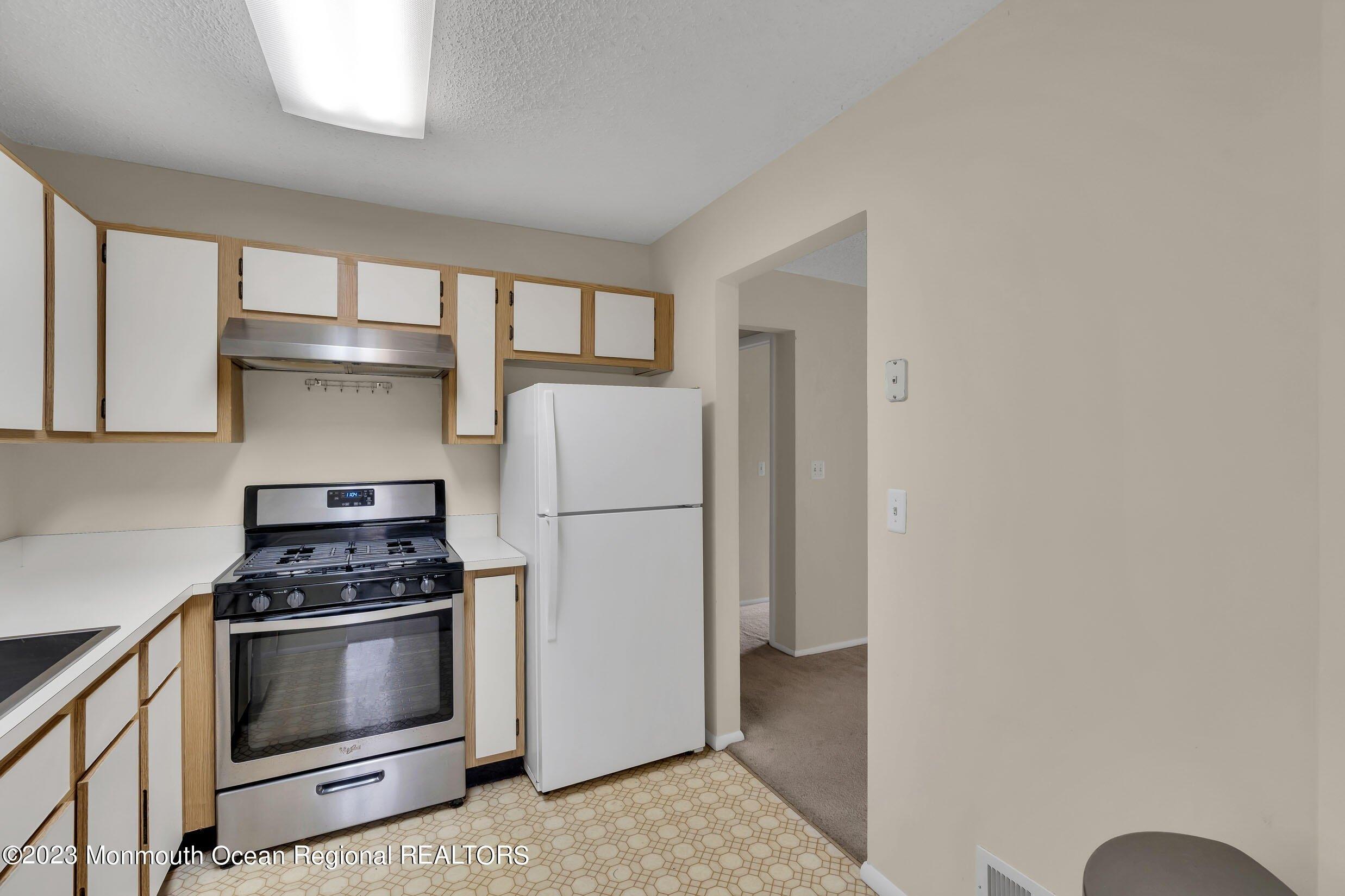 Ivy Ct, Jackson, NJ 08527