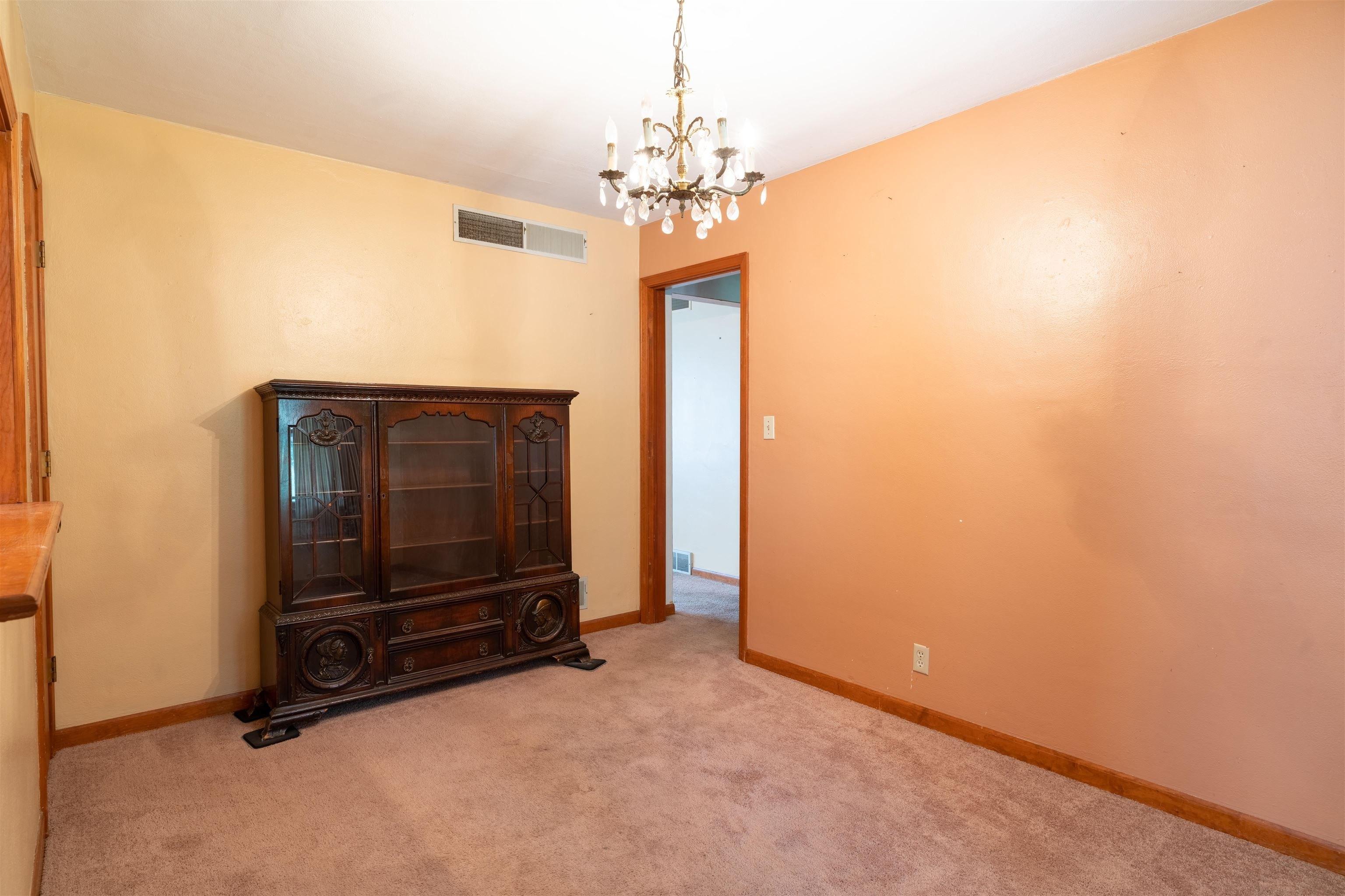 Oregon Ave, Rockford, IL 61108