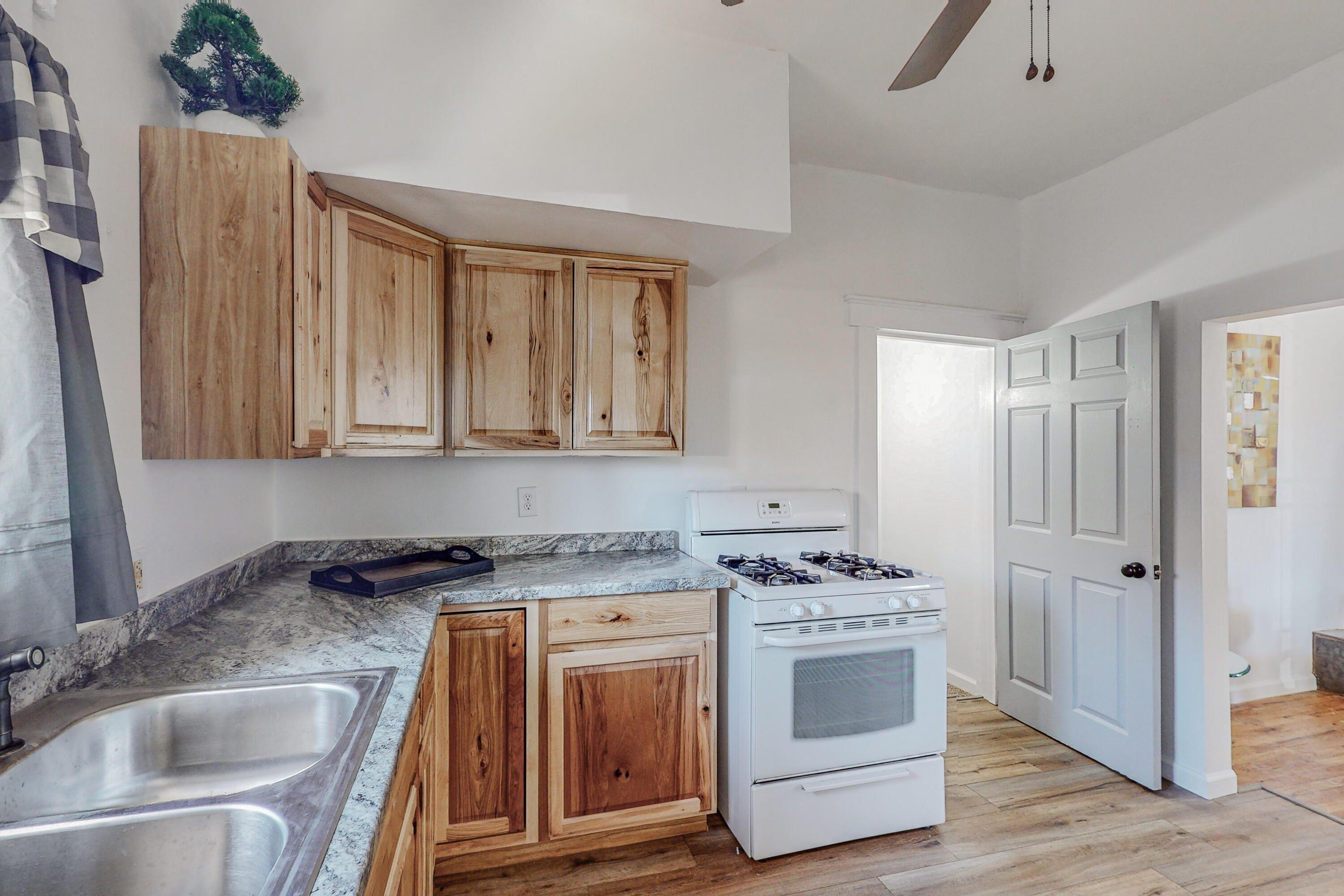 Santa Fe Ave Sw, Albuquerque, NM 87102