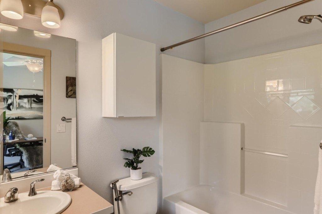 Shangrila Way Nw, Issaquah, WA 98027