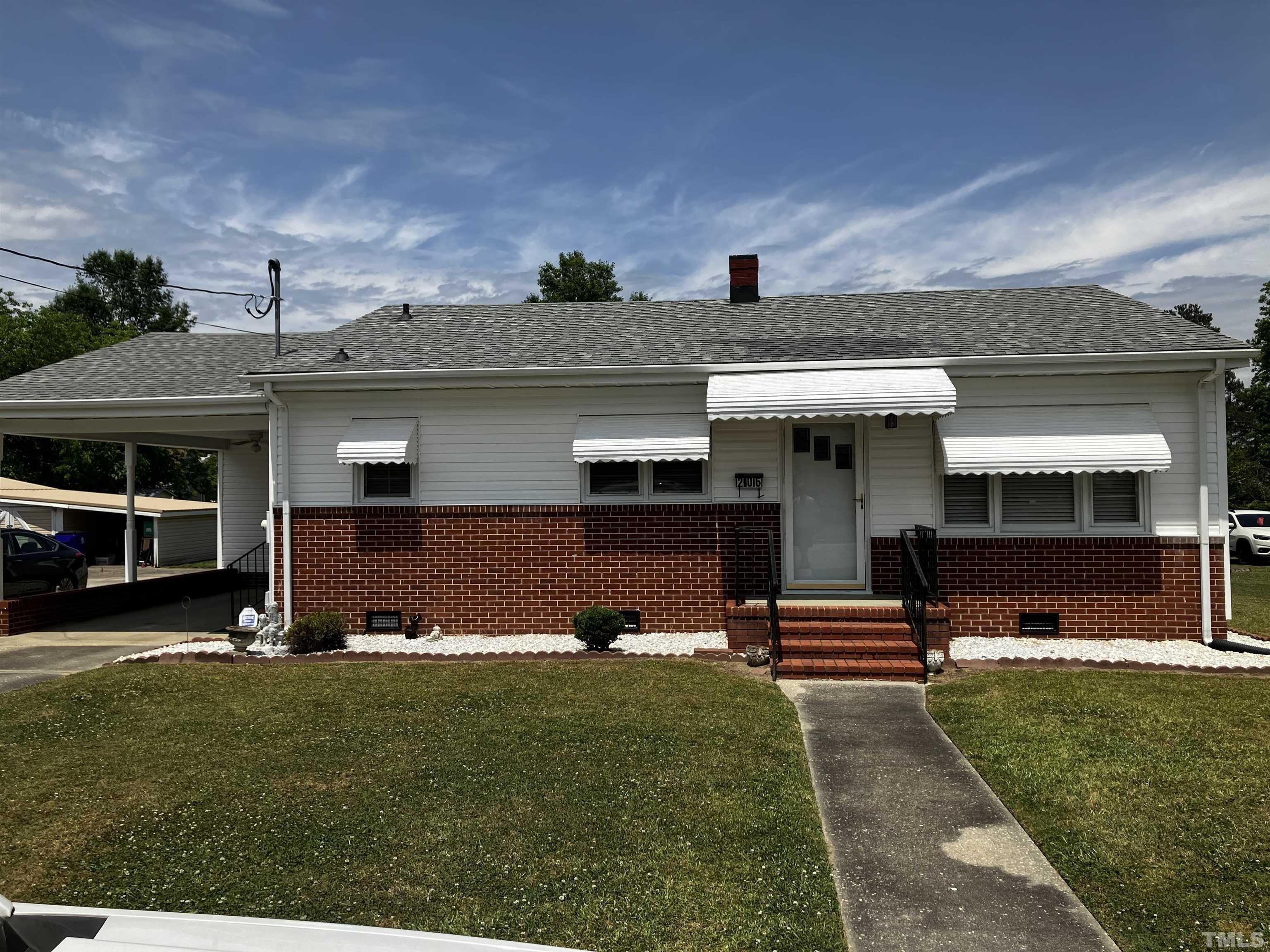 W Woodall St, Benson, NC 27504