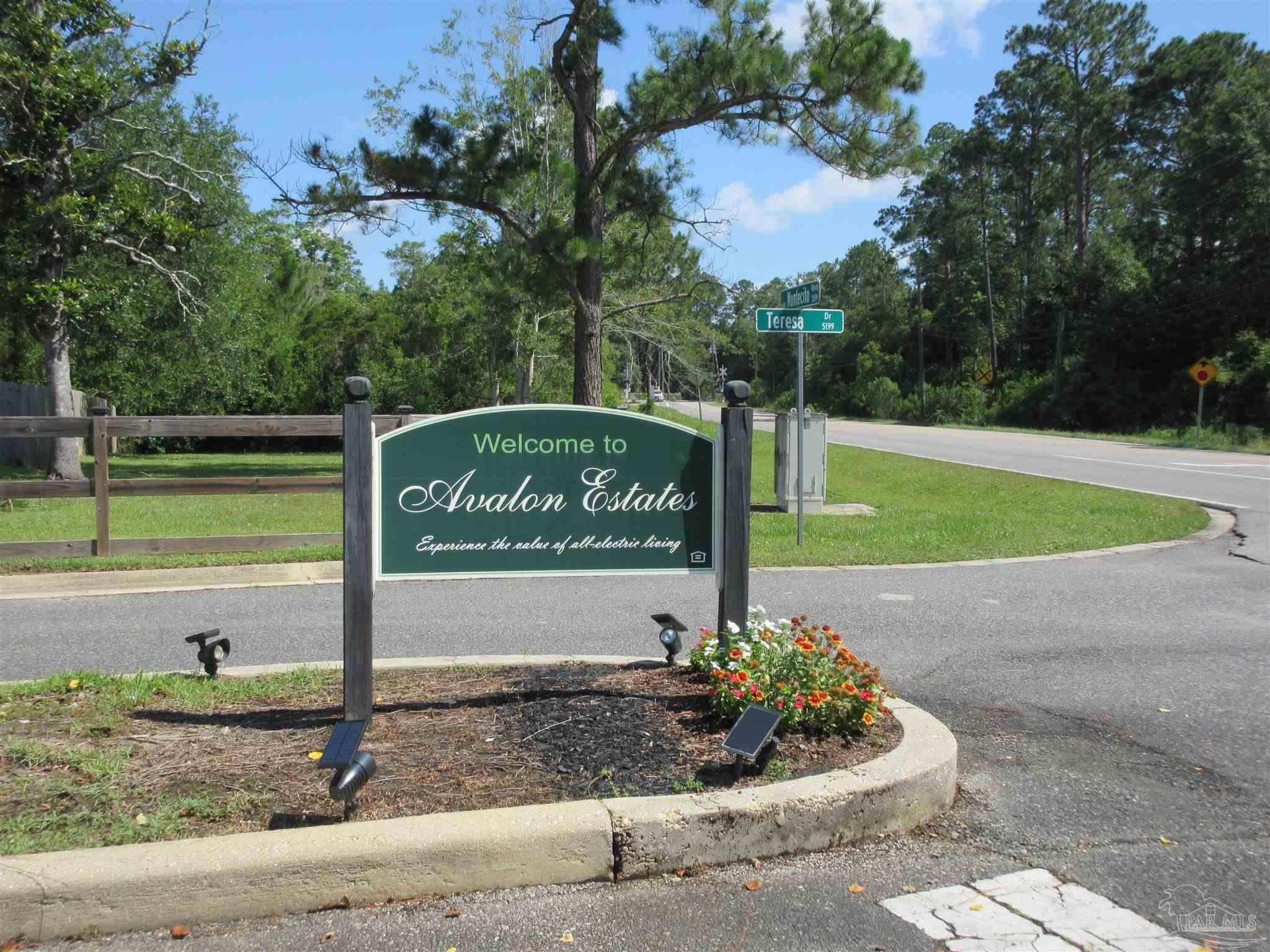 Carley Ct, Milton, FL 32583