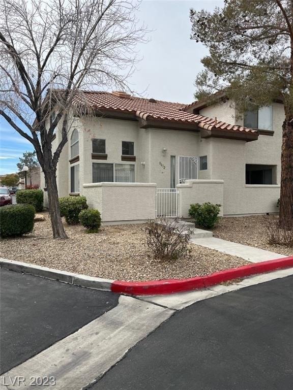 Divine Dr, Las Vegas, NV 89128
