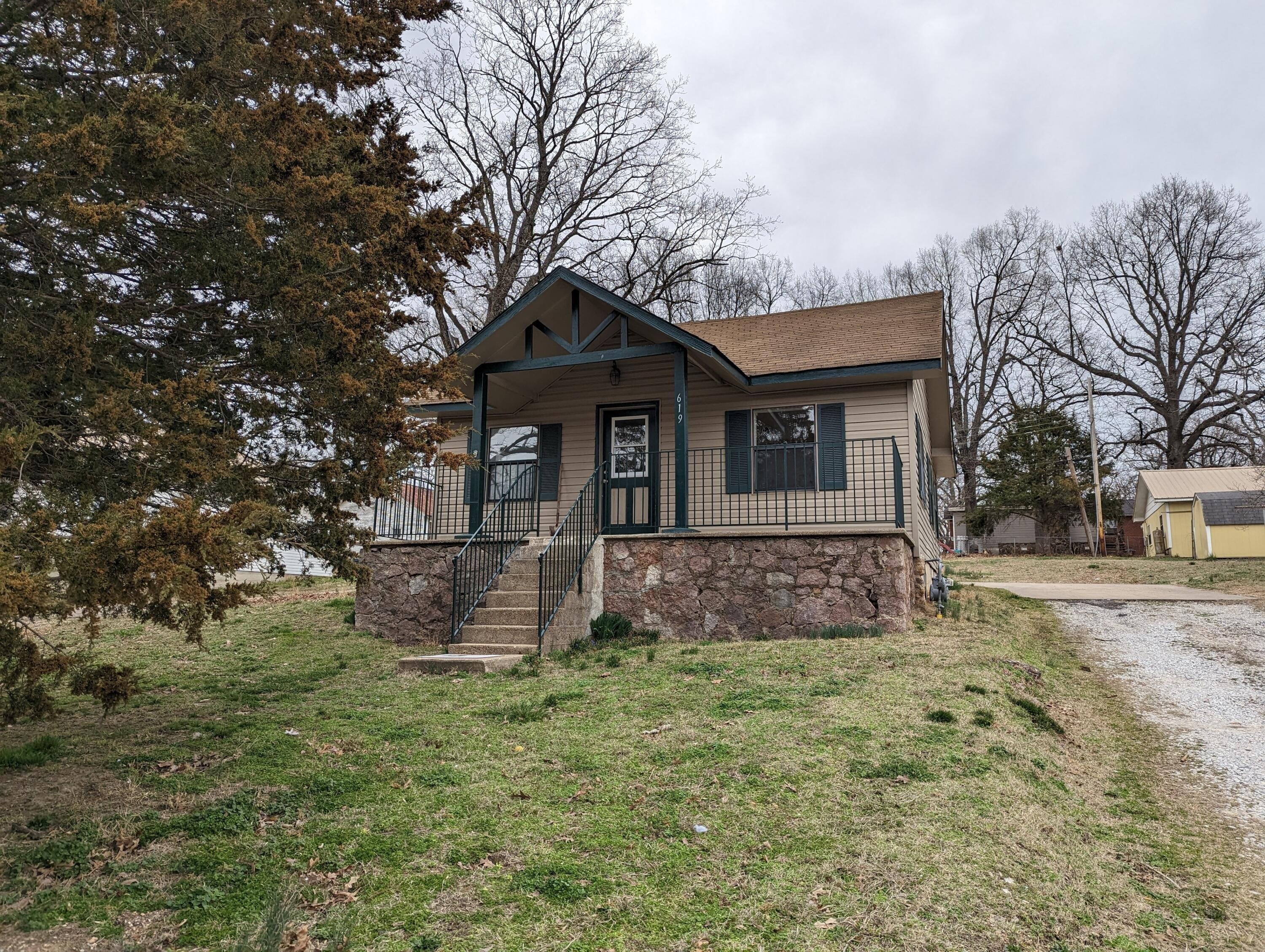 S Ash St, Harrison, AR 72601