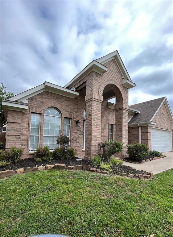 Lawnsberry Dr, Fort Worth, TX 76137