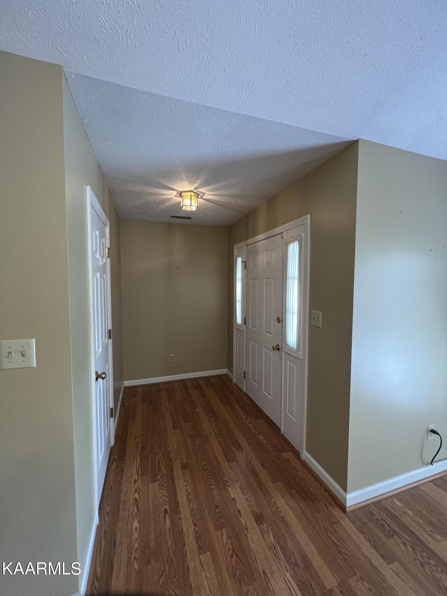 Whitworth Dr, Knoxville, TN 37938