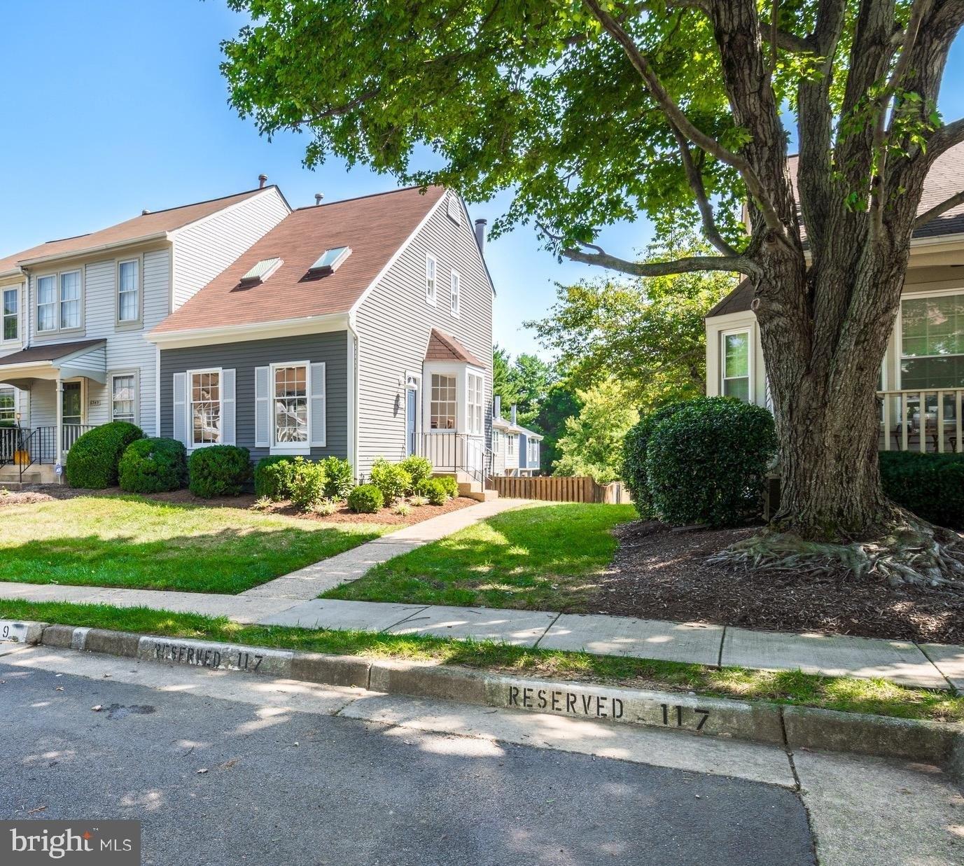 Chimney Wood Ct, Alexandria, VA 22306