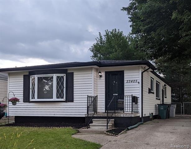 Cayuga Ave, Hazel Park, MI 48030