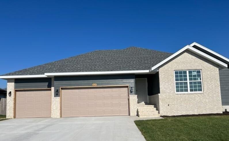 W Mangrove St, Springfield, MO 65802