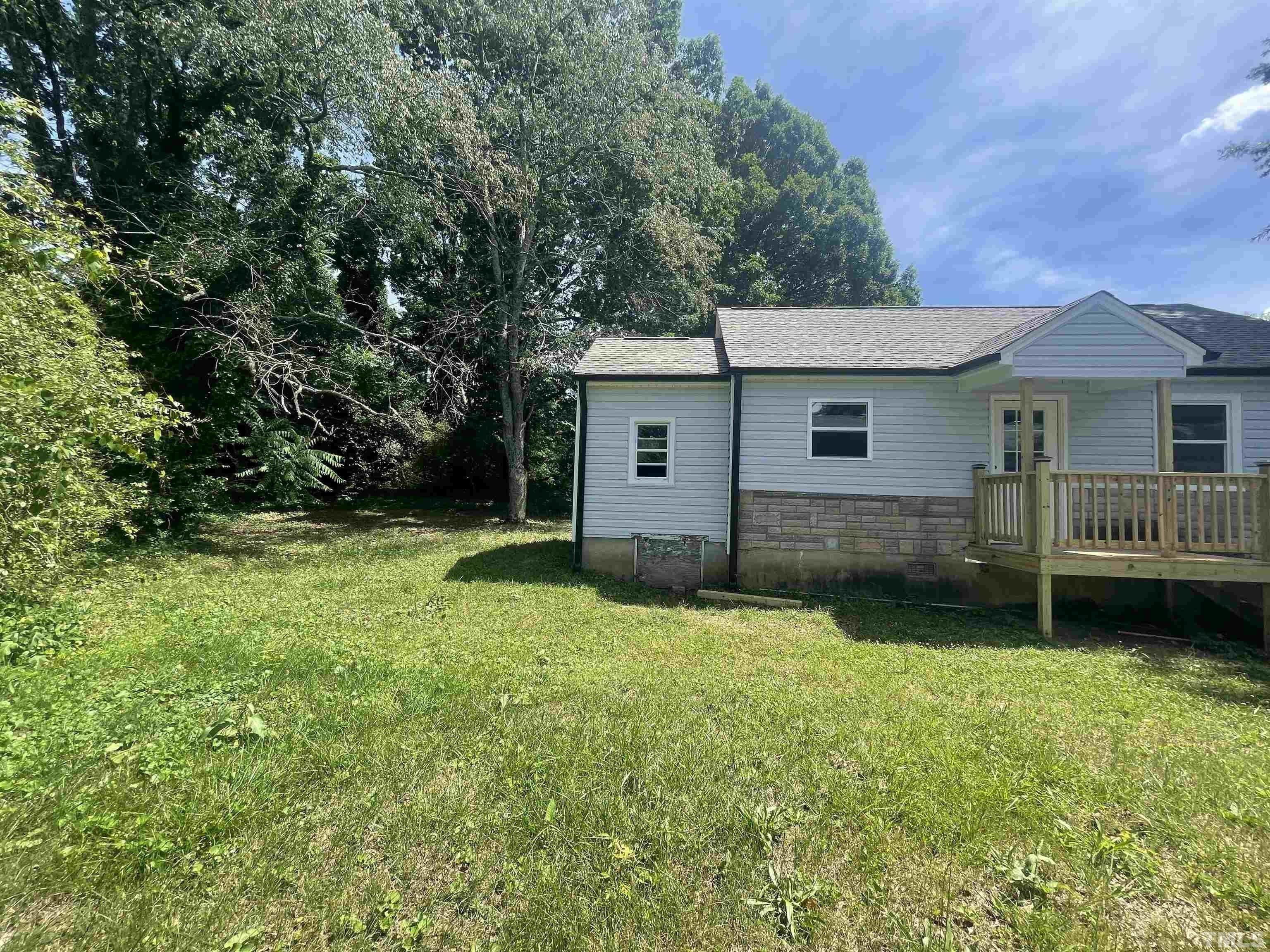 Wilkes Dr, Winston Salem, NC 27106
