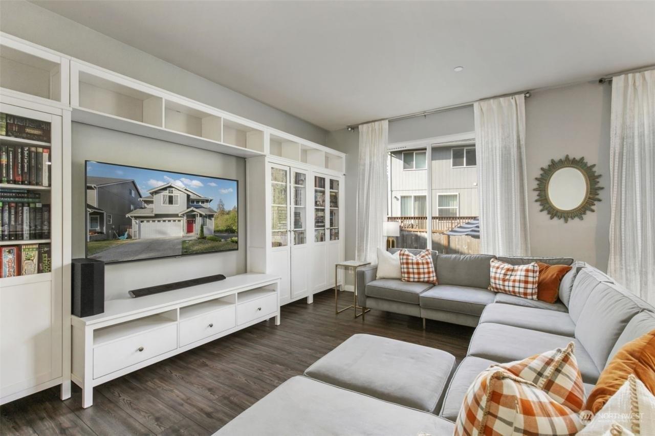 Halsey Ln, Bremerton, WA 98310