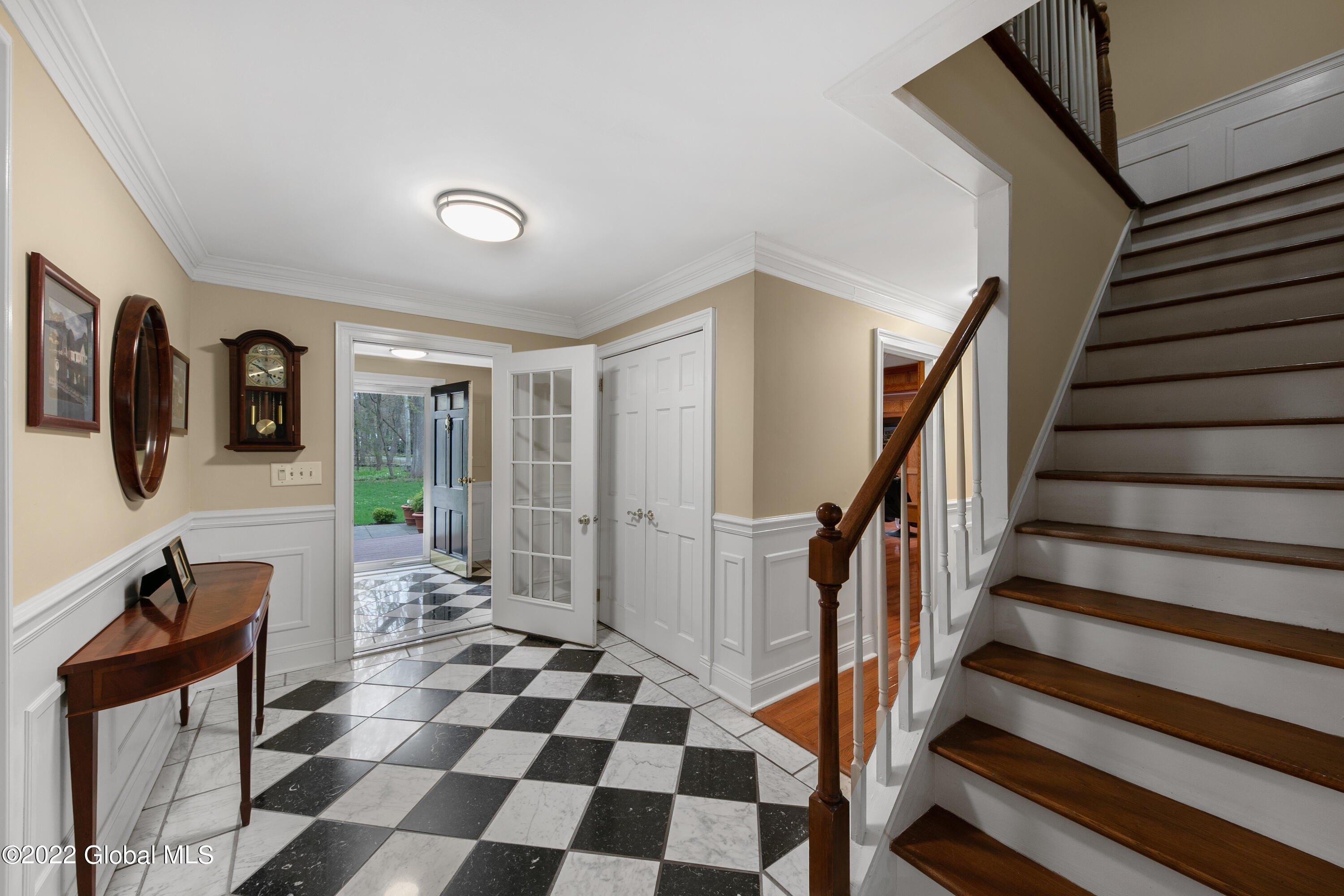 Colonial Ave, Albany, NY 12203