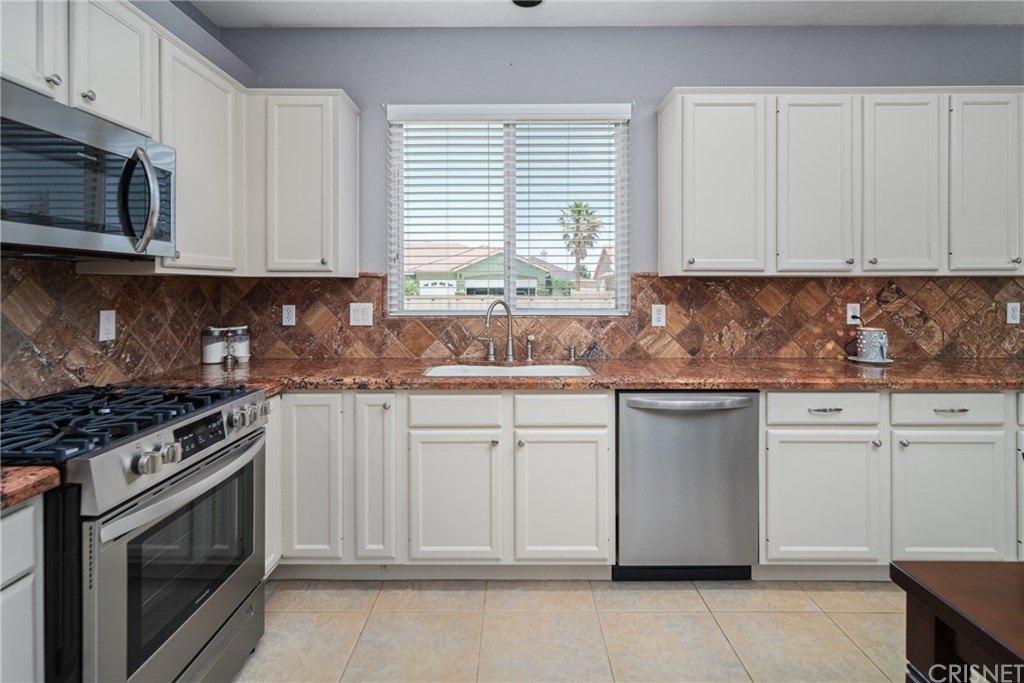 Durango Ln, Lancaster, CA 93536