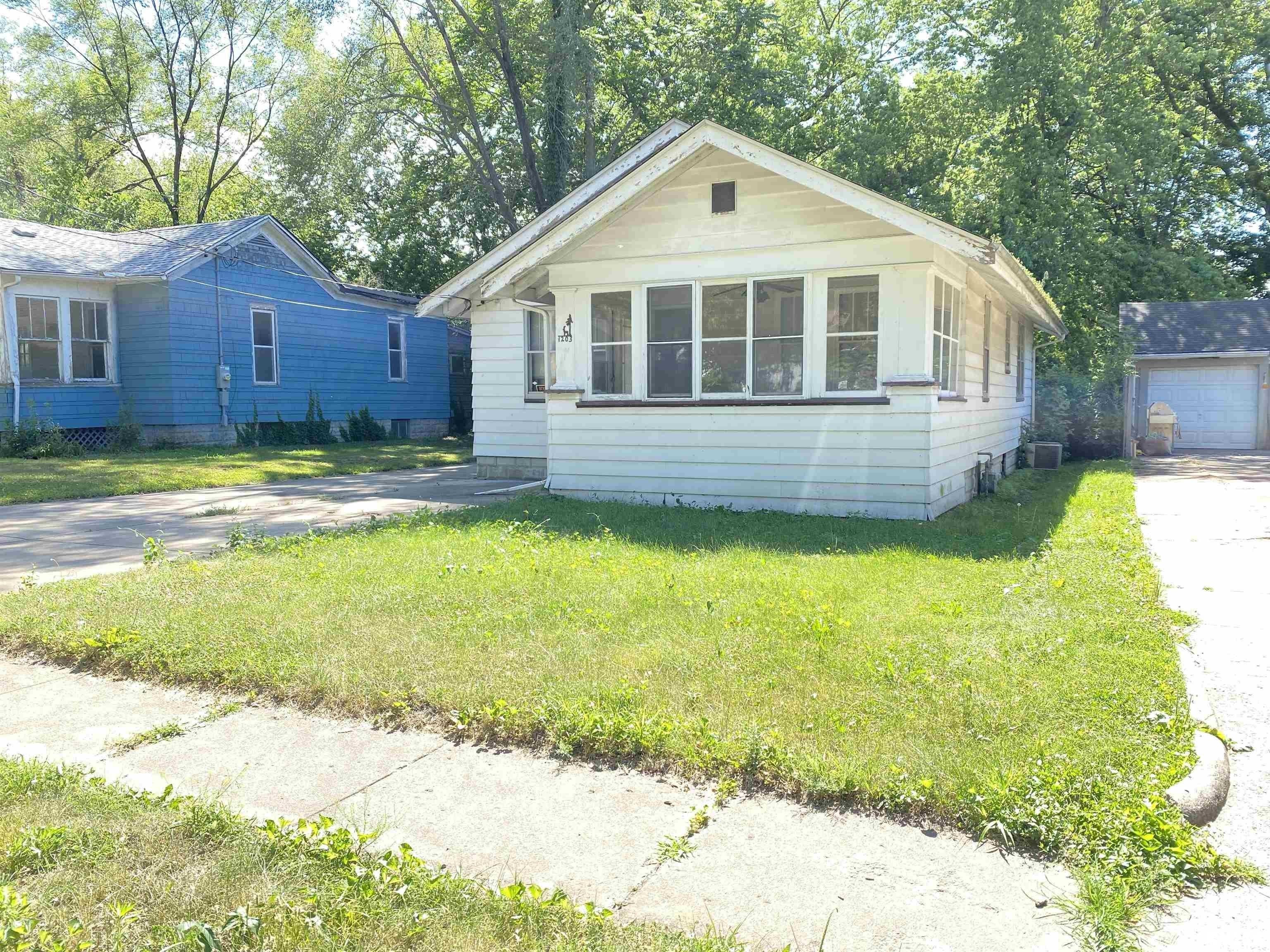 S 3rd St, Pekin, IL 61554