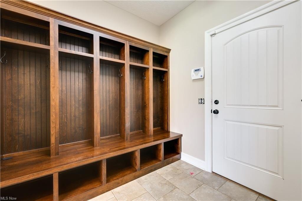 E Park Dr, Green, OH 44685