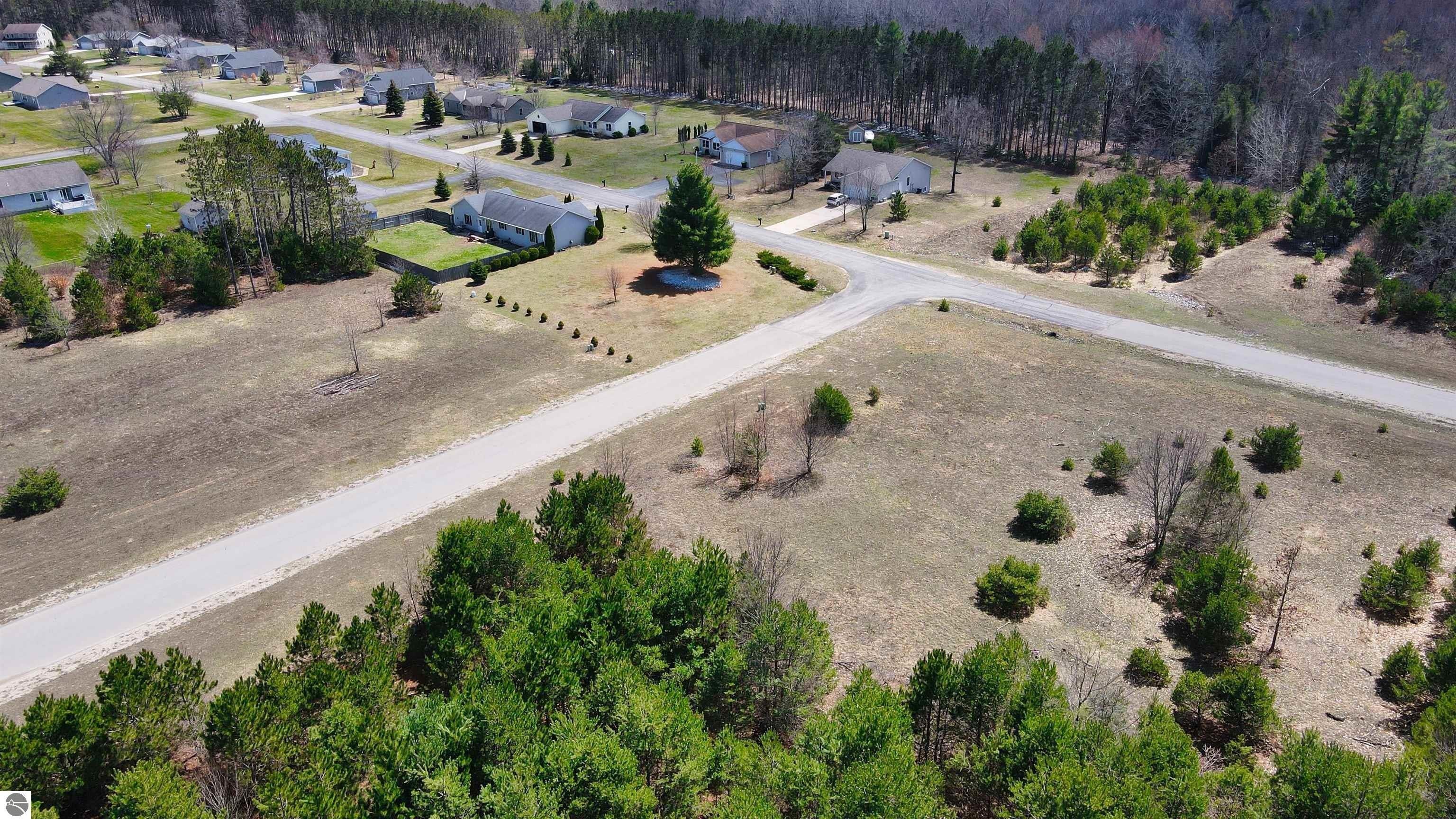 Jeffrey Pl, Grawn, MI 49637