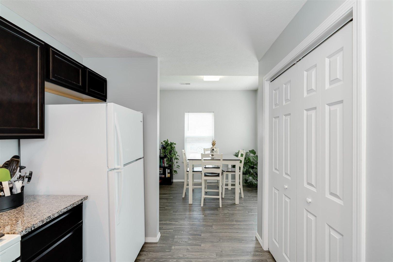 W Oak St, Le Roy, IL 61752