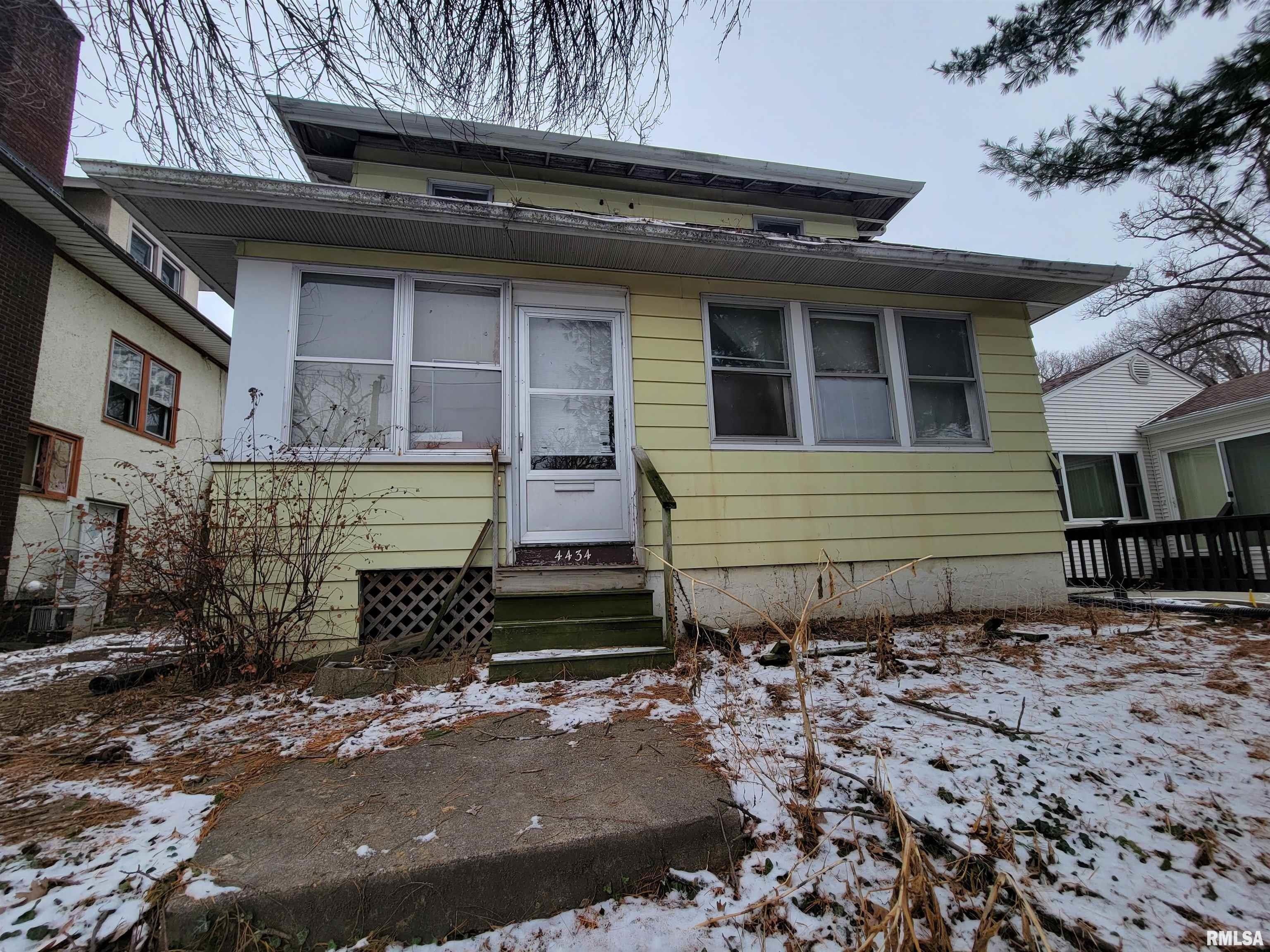 10th Ave, Rock Island, IL 61201