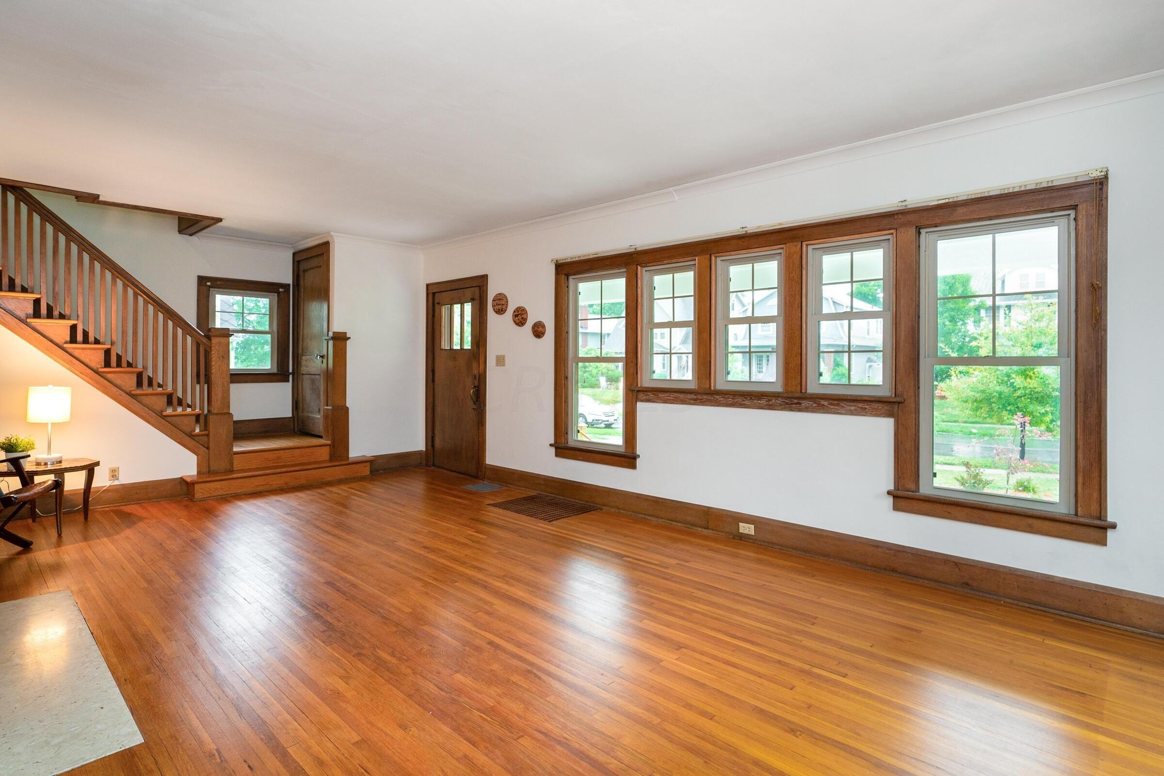 E Dunedin Rd, Columbus, OH 43214