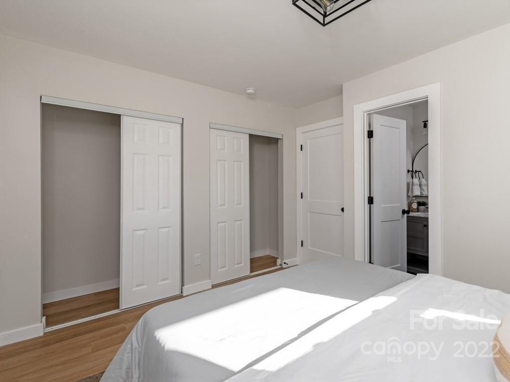 Oak Forest Dr, Charlotte, NC 28215