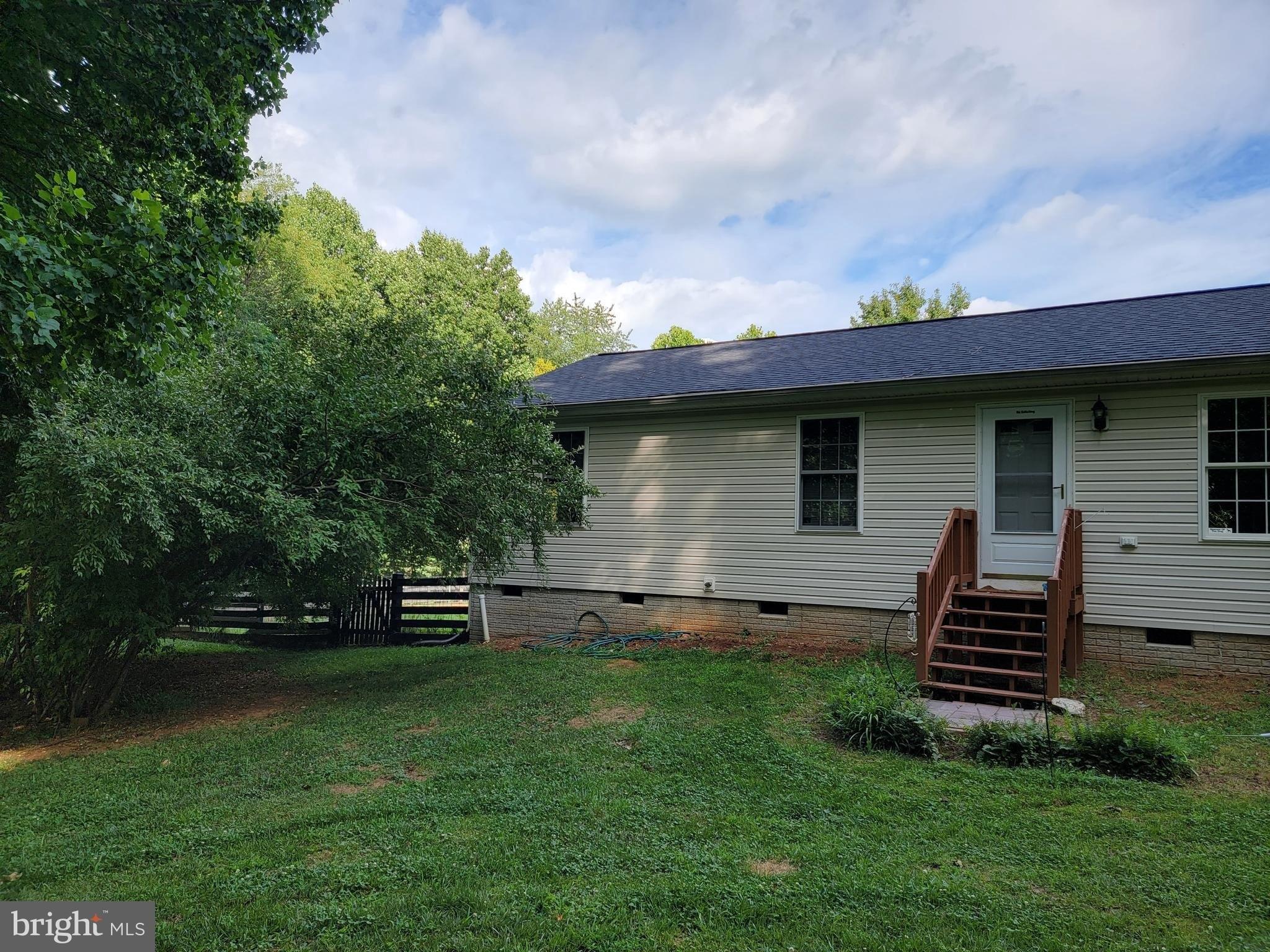 Frys Ln, Charles Town, WV 25414