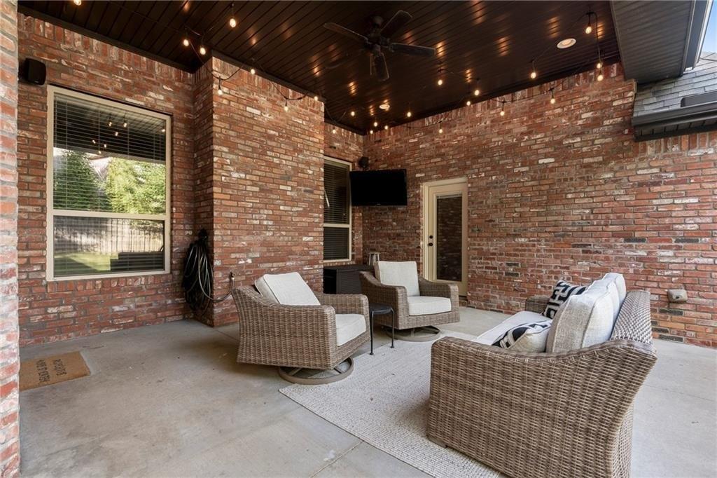 W Altamonte Dr, Rogers, AR 72758