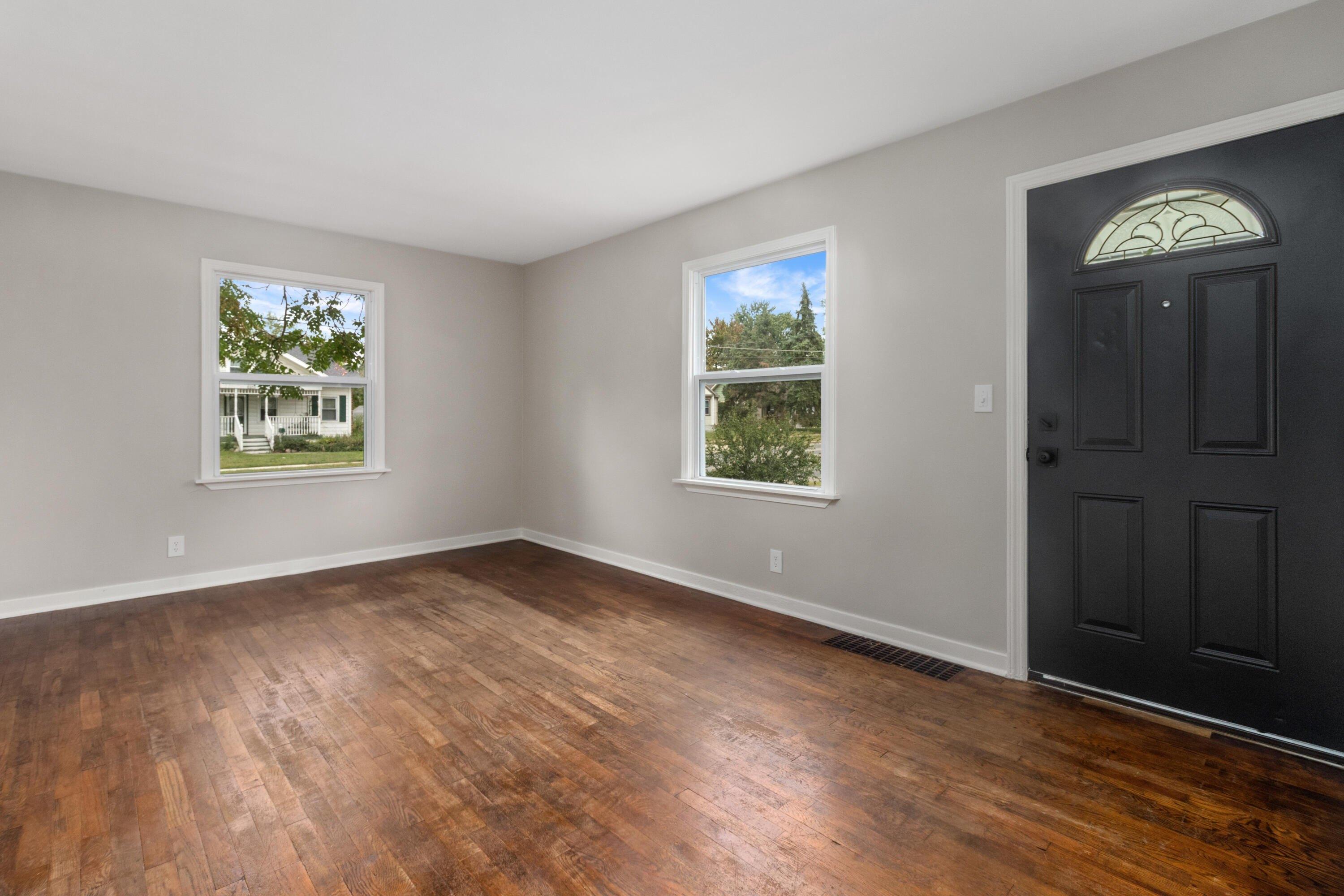 Leroy St Sw, Grand Rapids, MI 49548