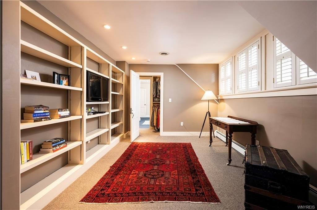 Lexington Ave, Buffalo, NY 14222