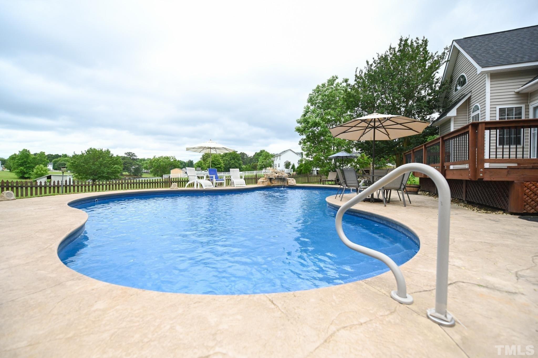 Glasgow Dr, Clayton, NC 27520