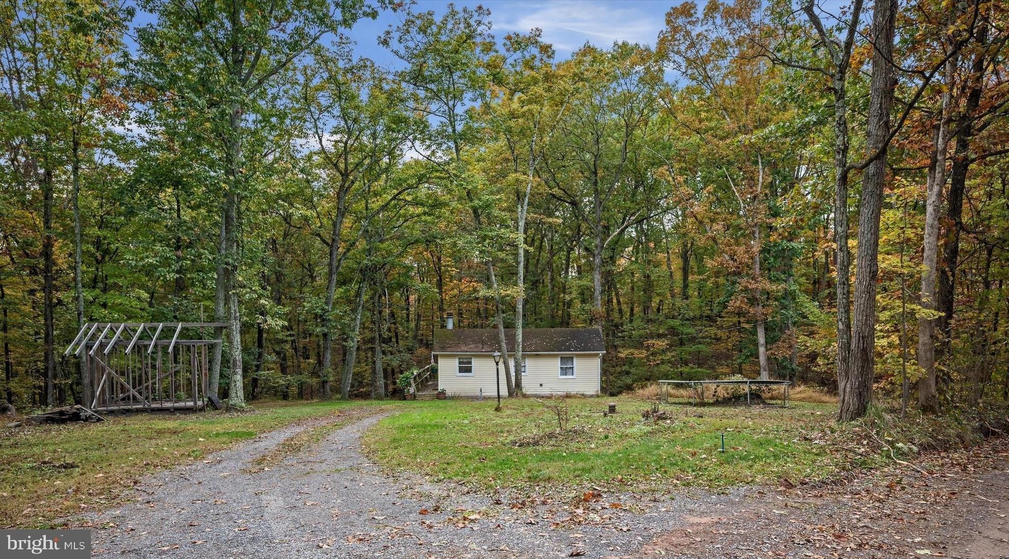 Pin Oak Rd, Paw Paw, WV 25434
