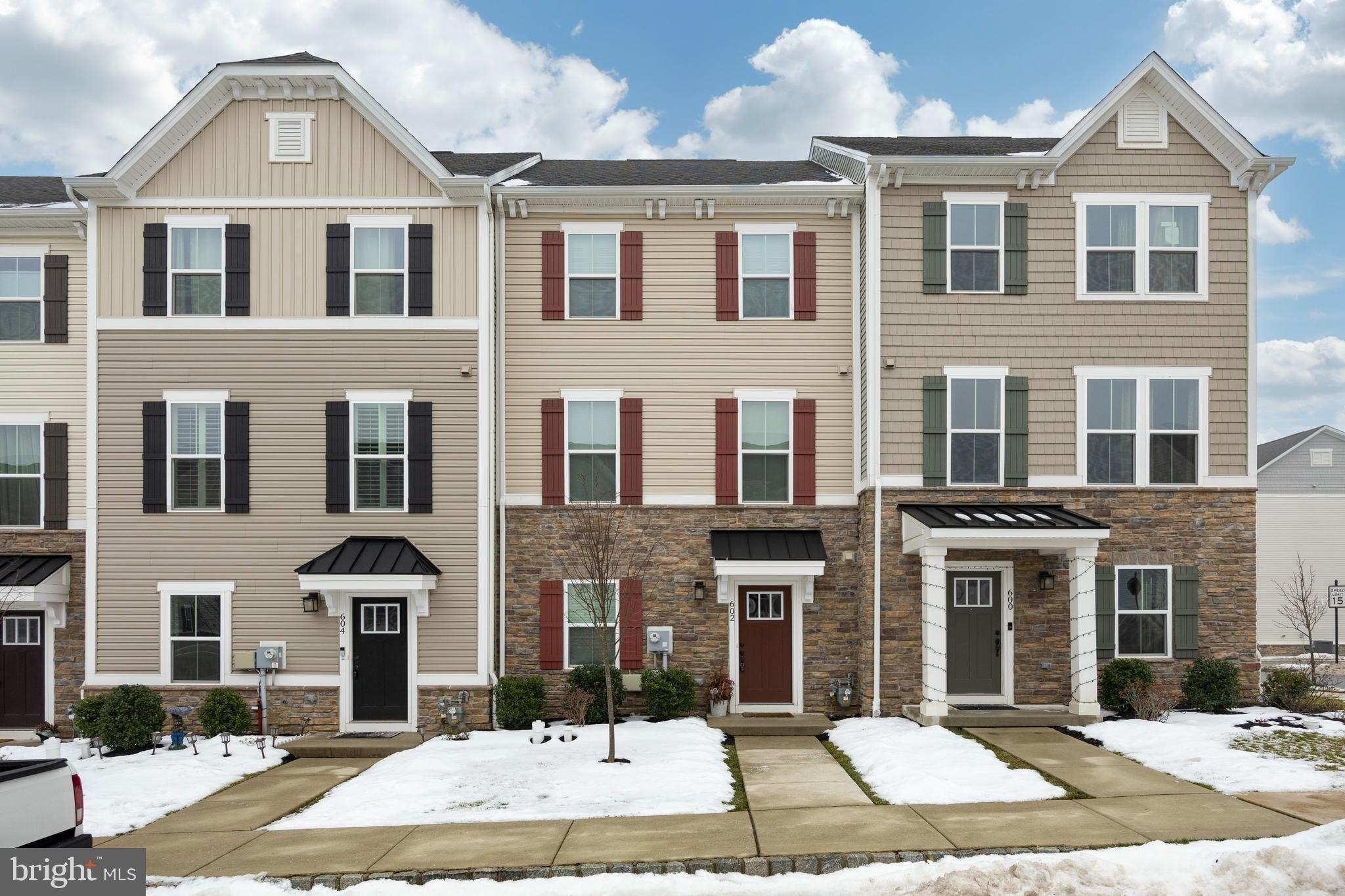 Holywell Dr, Malvern, PA 19355