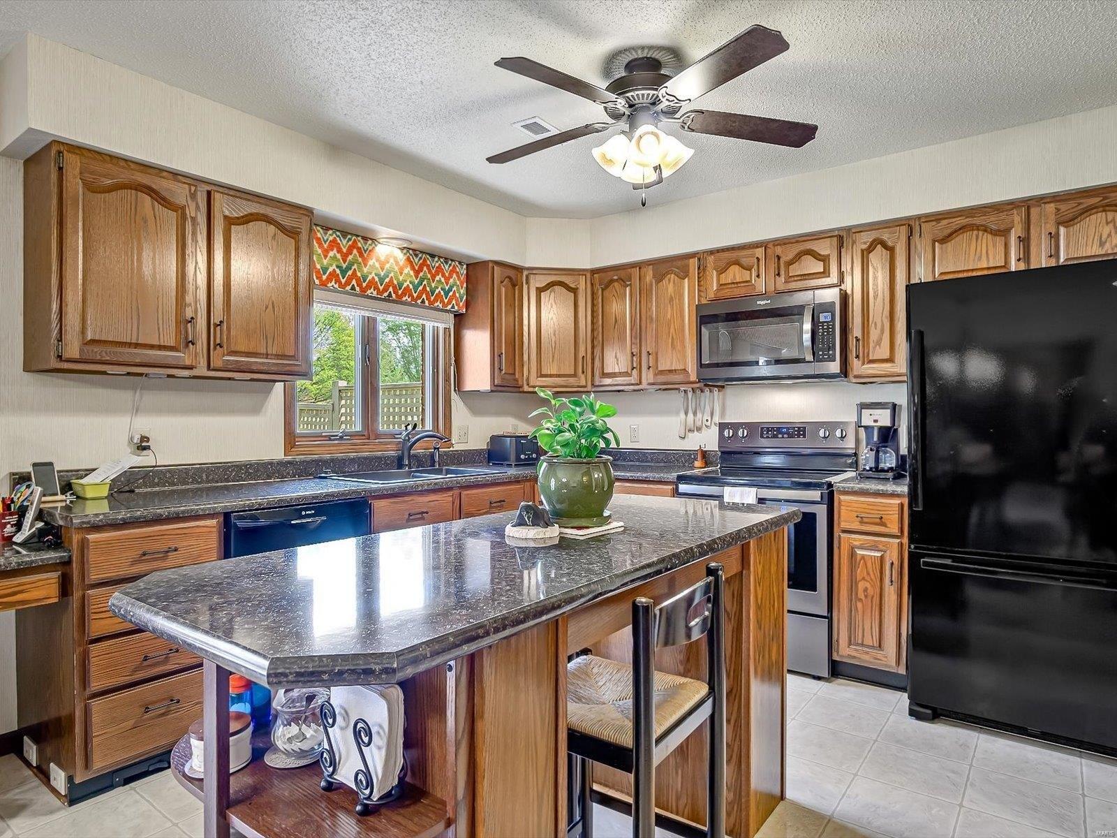 Springwood Dr, Belleville, IL 62220