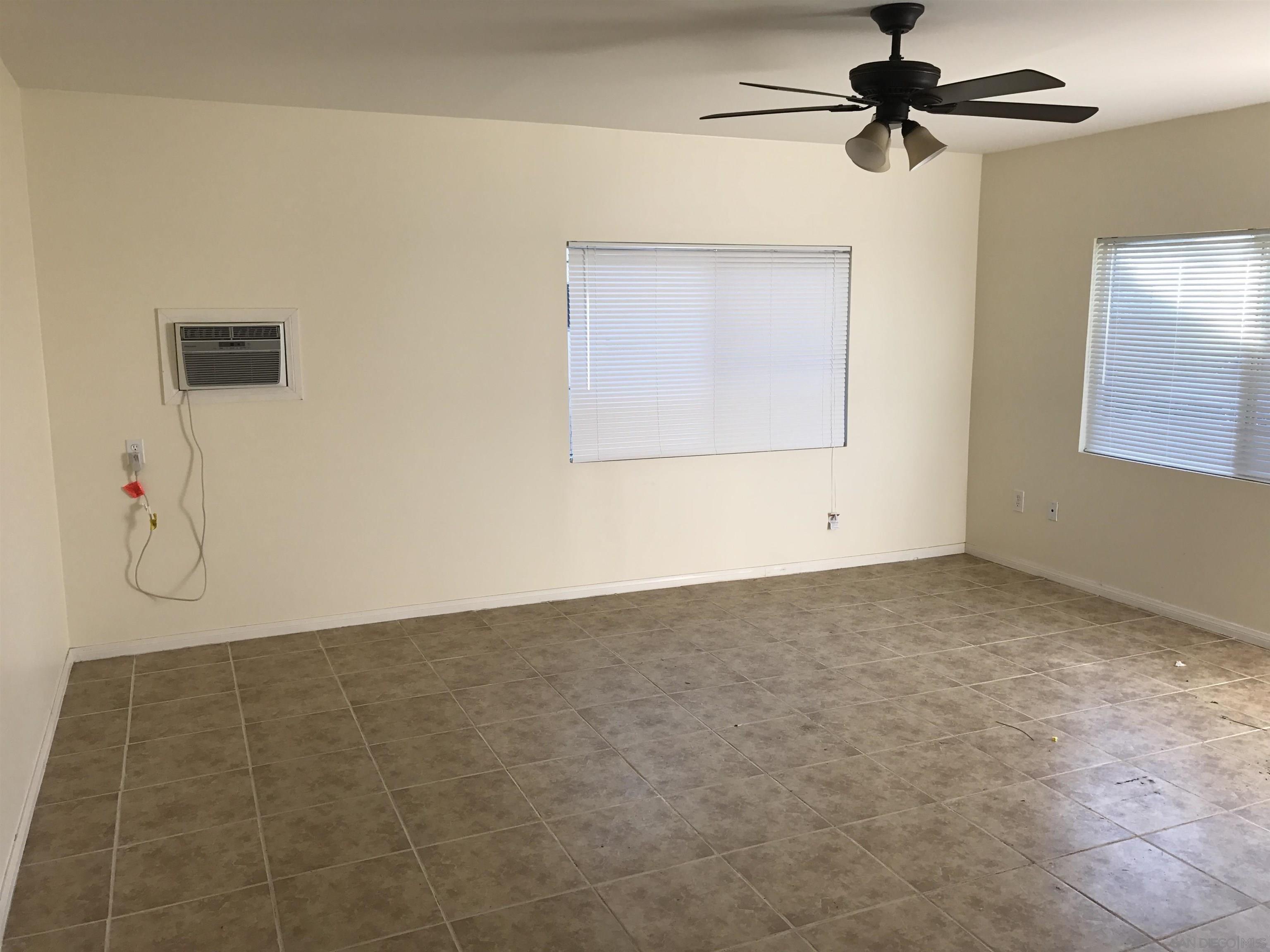 Oakdale Ave, El Cajon, CA 92021