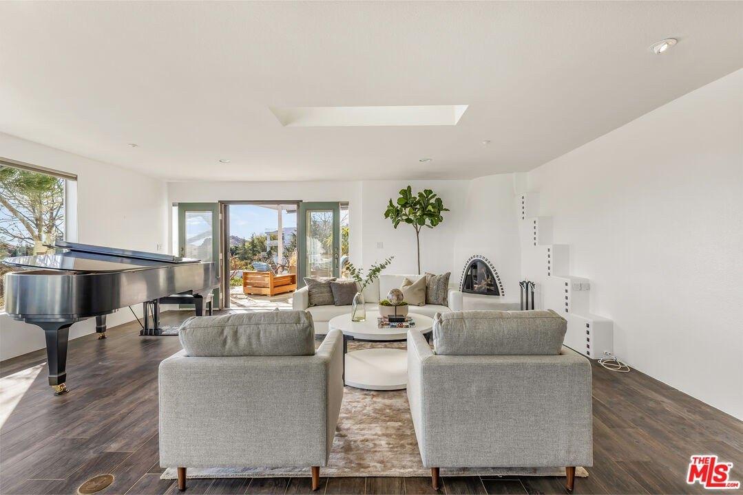Studio Rd, Canoga Park, CA 91304