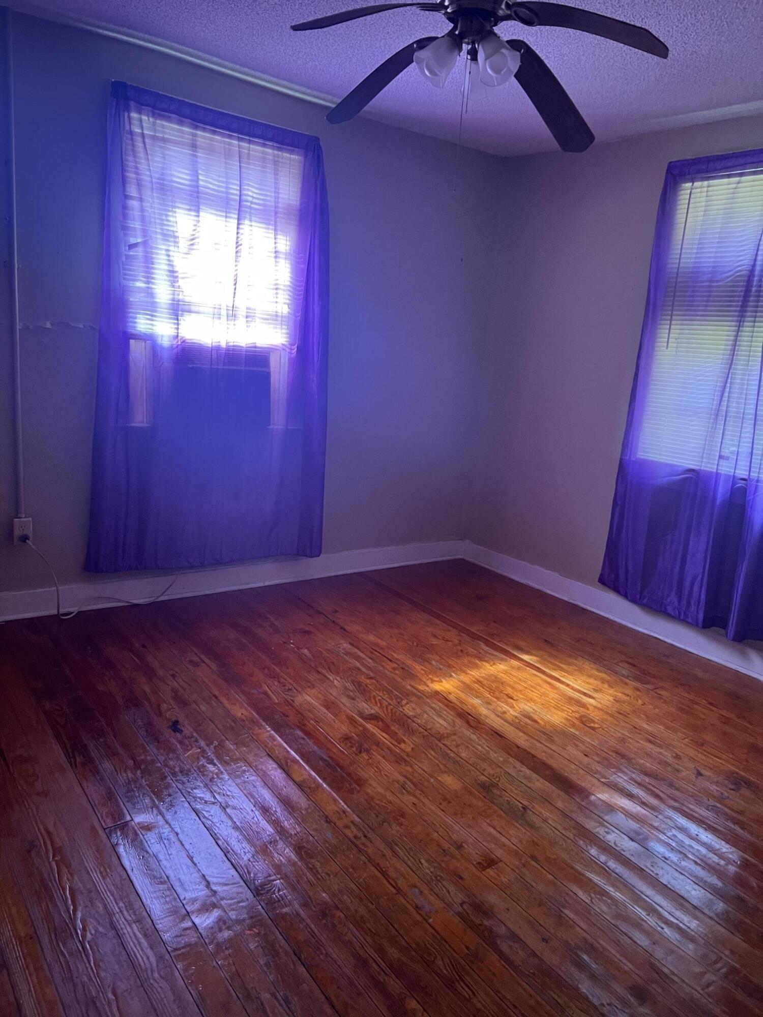 6th St, Walterboro, SC 29488