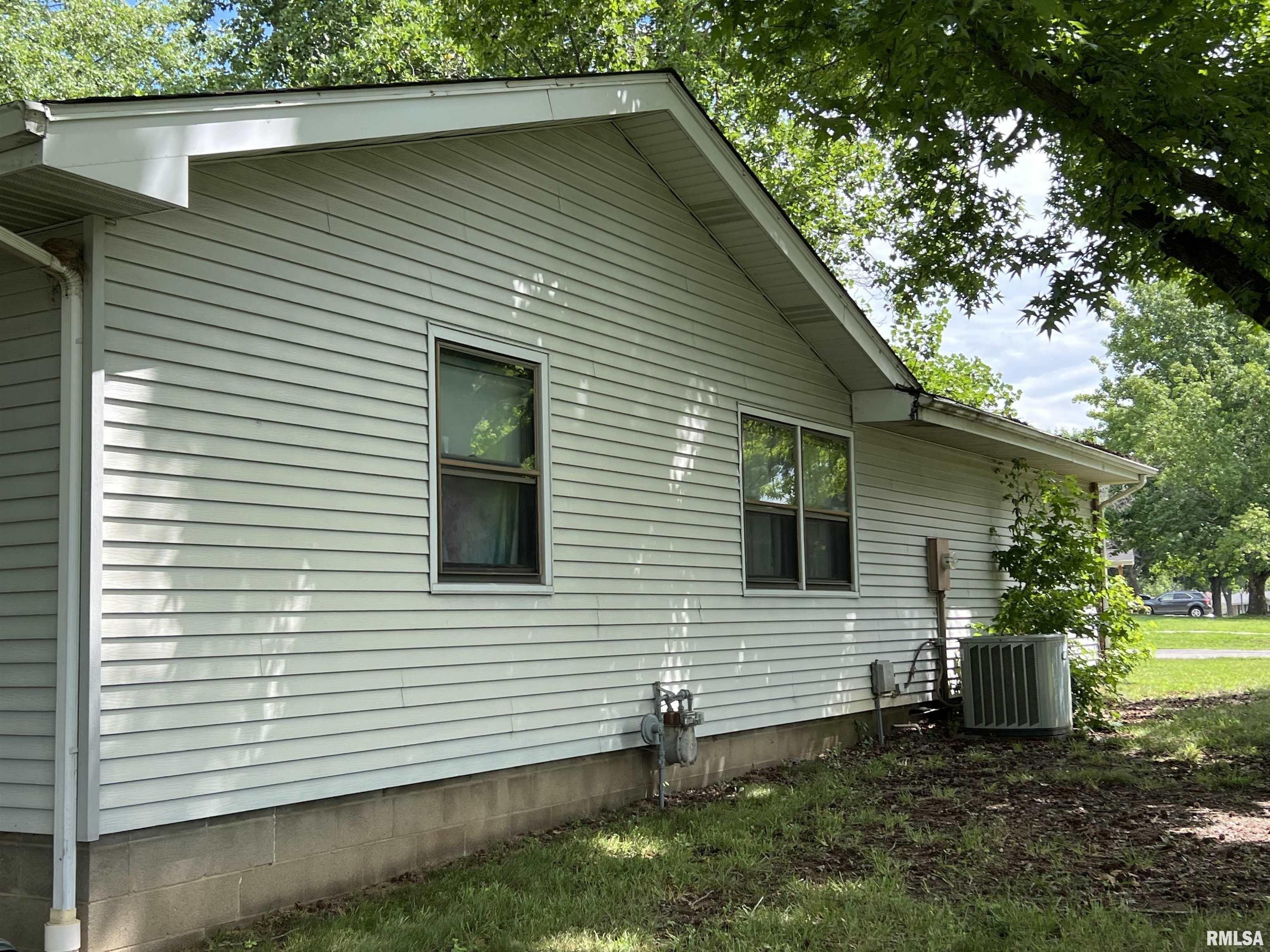 Cherry Dr, Mount Vernon, IL 62864