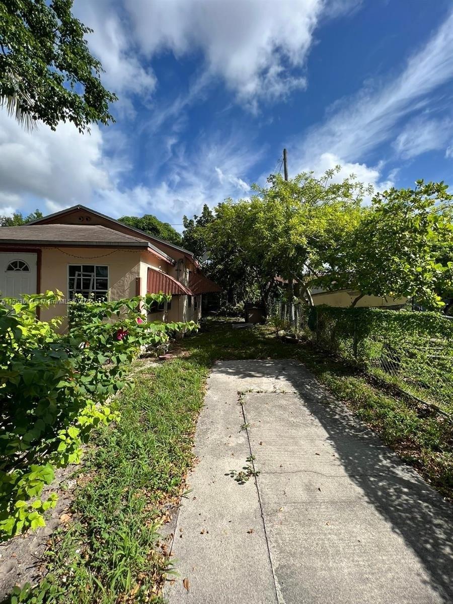 Ne 159th St, North Miami Beach, FL 33162