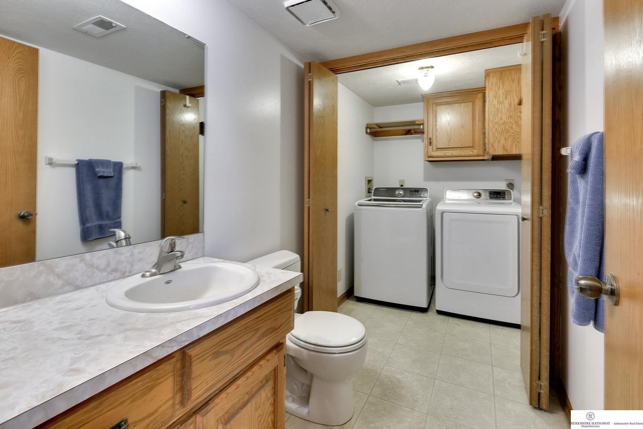 Sherwood Dr, Gretna, NE 68028
