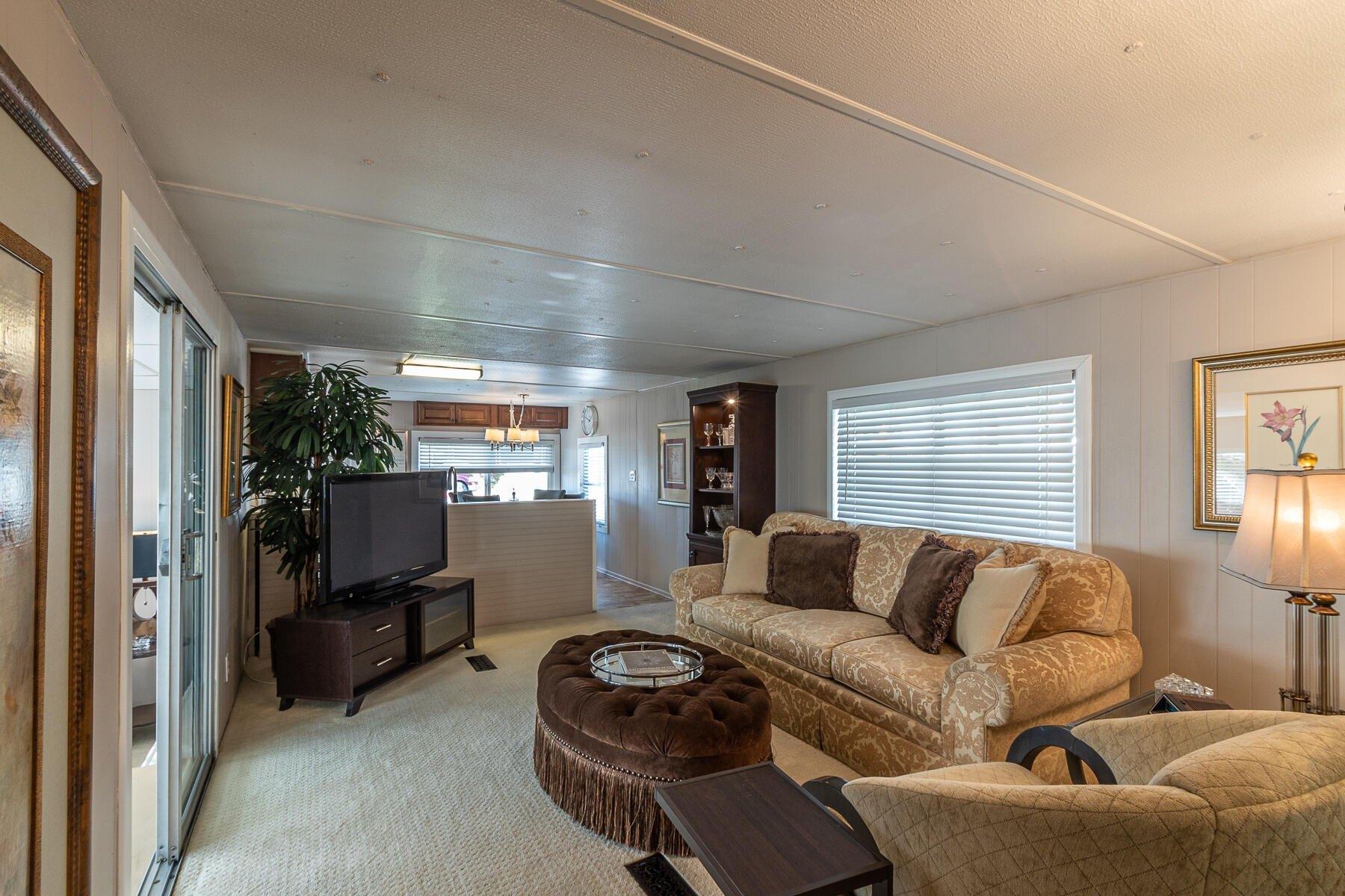 Laura Dr, Thousand Palms, CA 92276